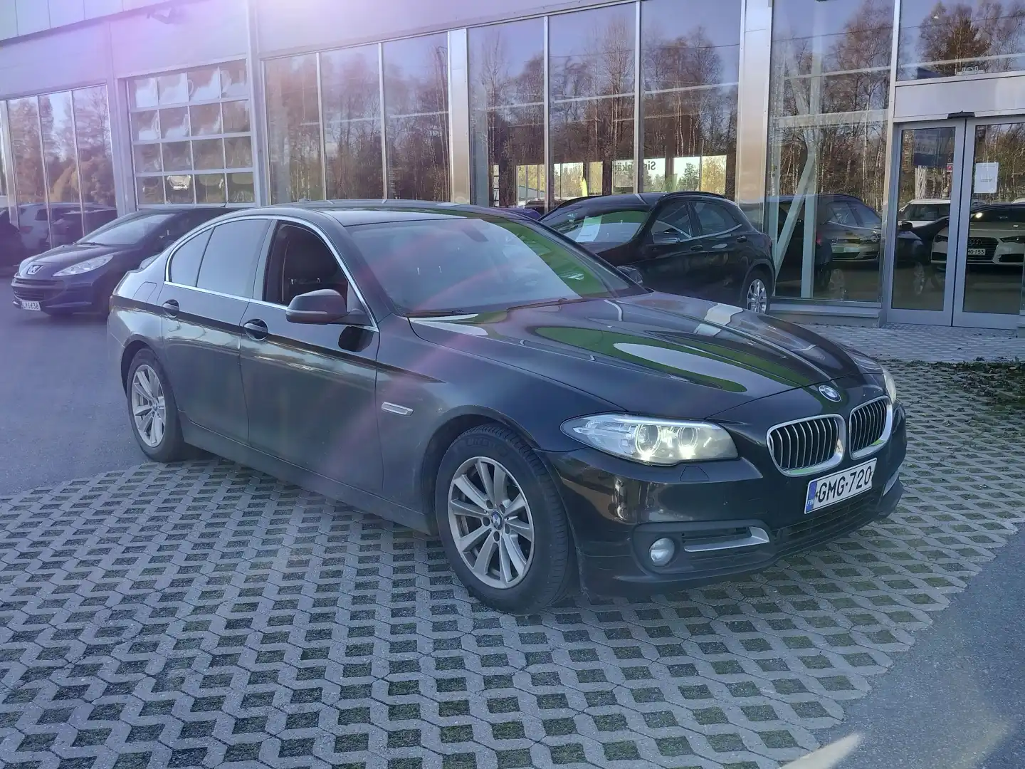 car-image