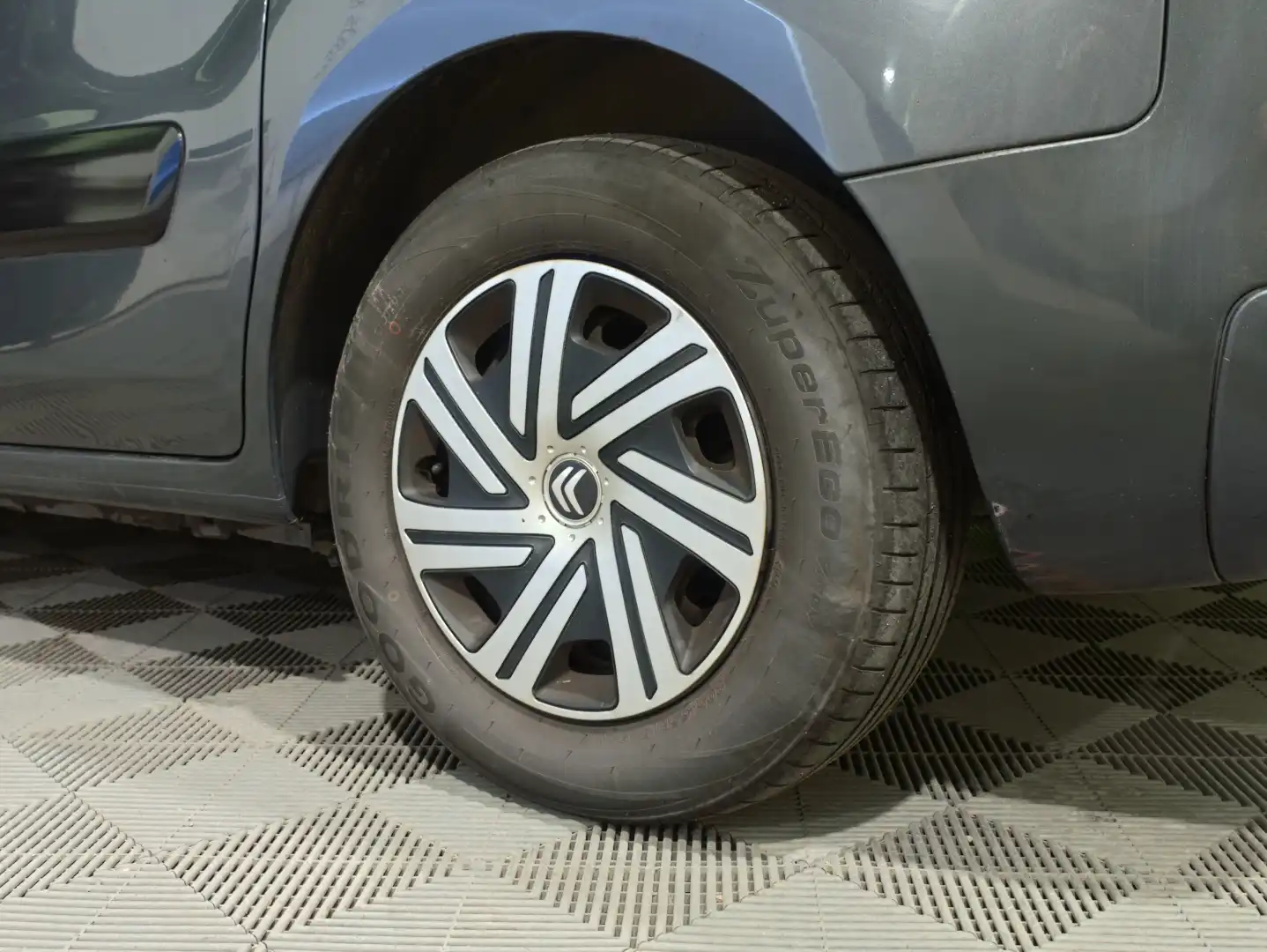 car-image