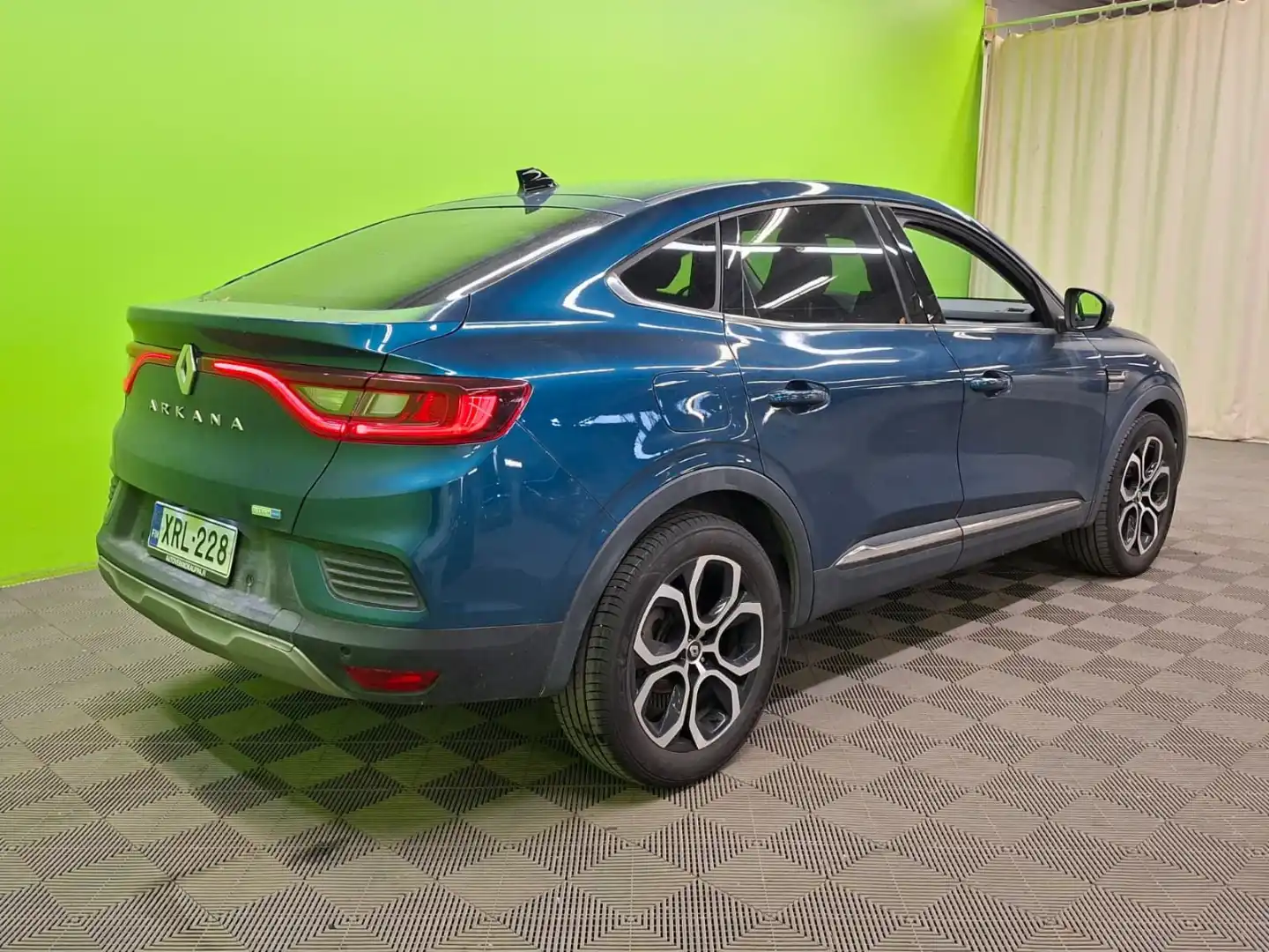 car-image