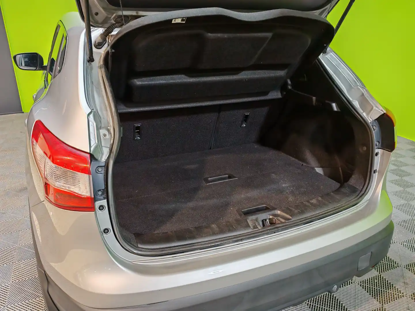 car-image