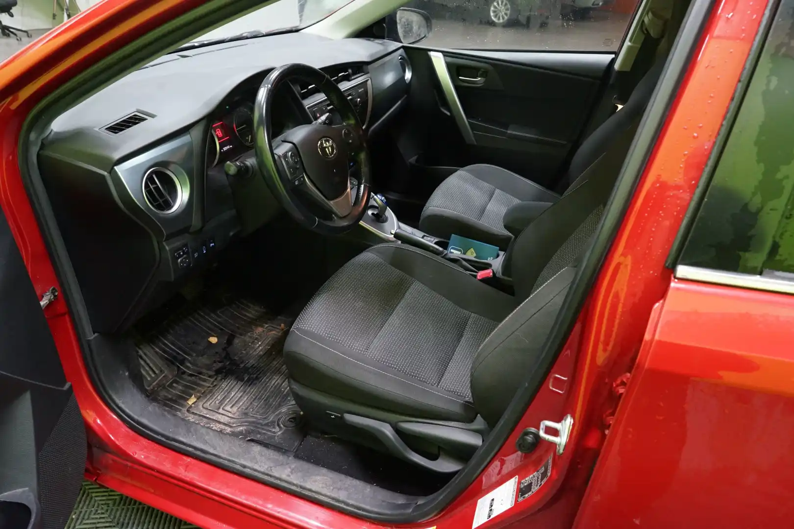 car-image