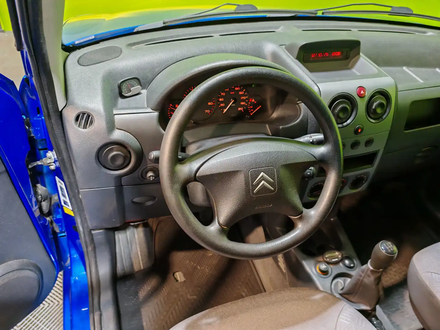 car-image
