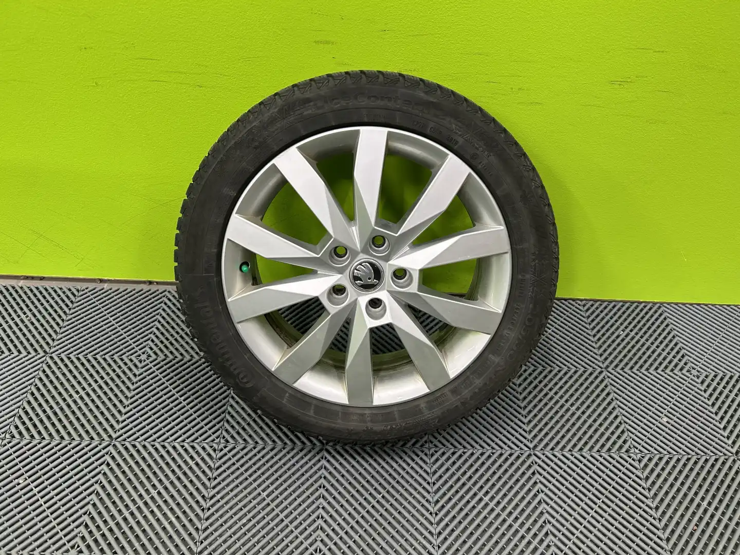 car-image
