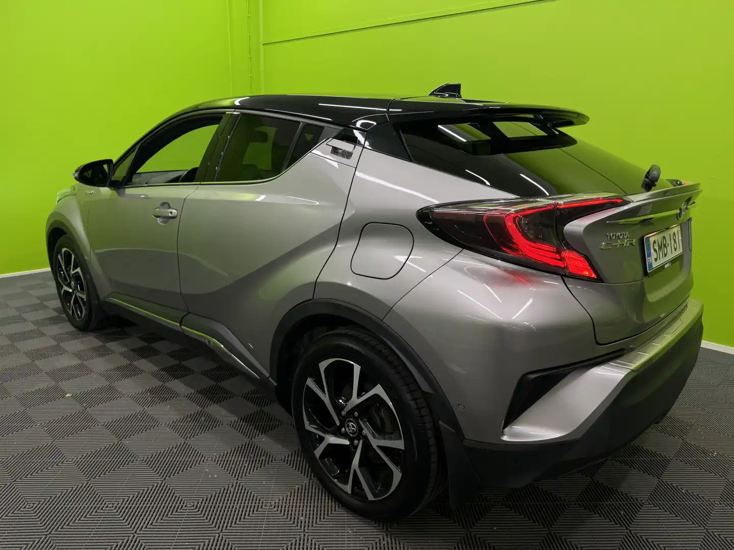 car-image