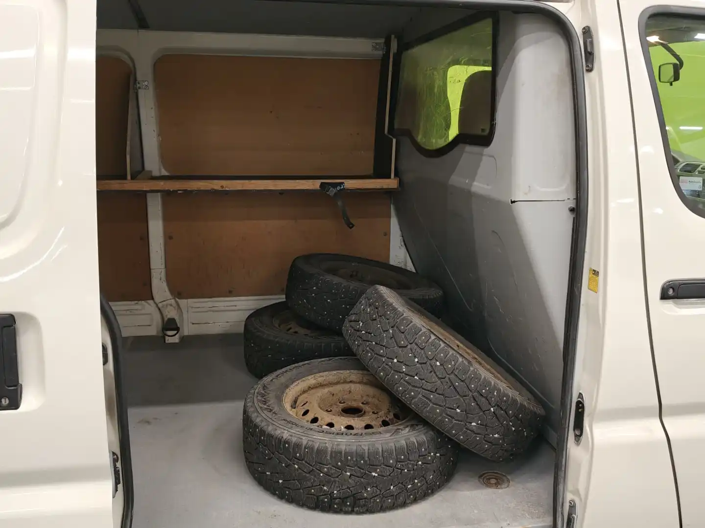 car-image