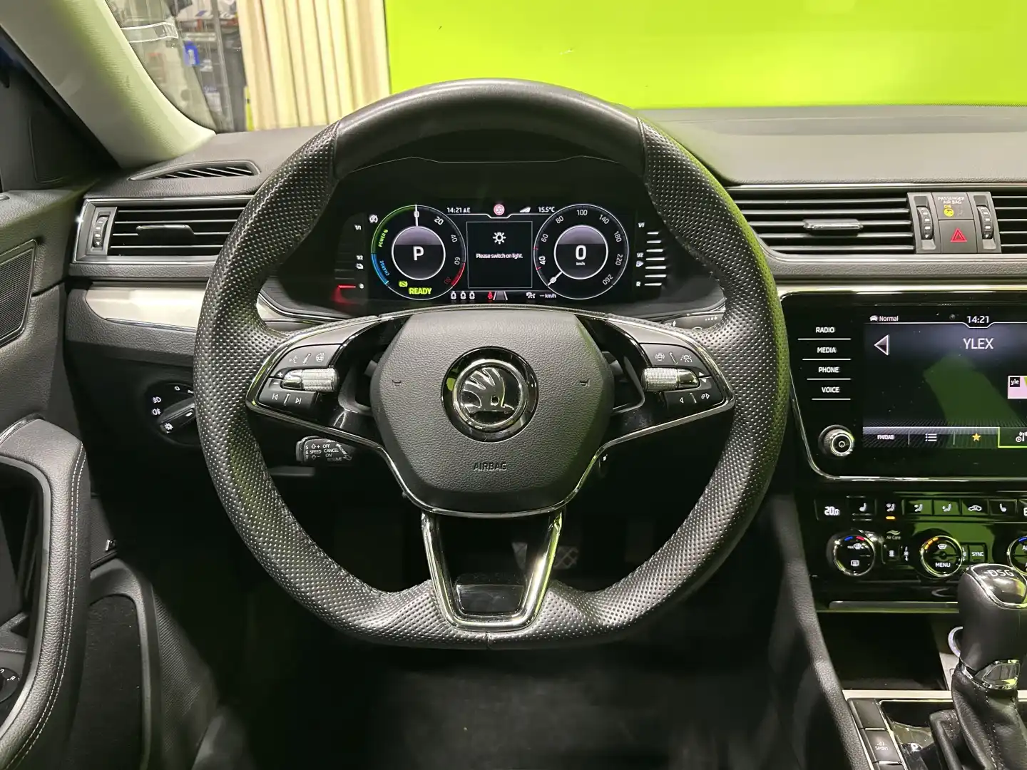 car-image