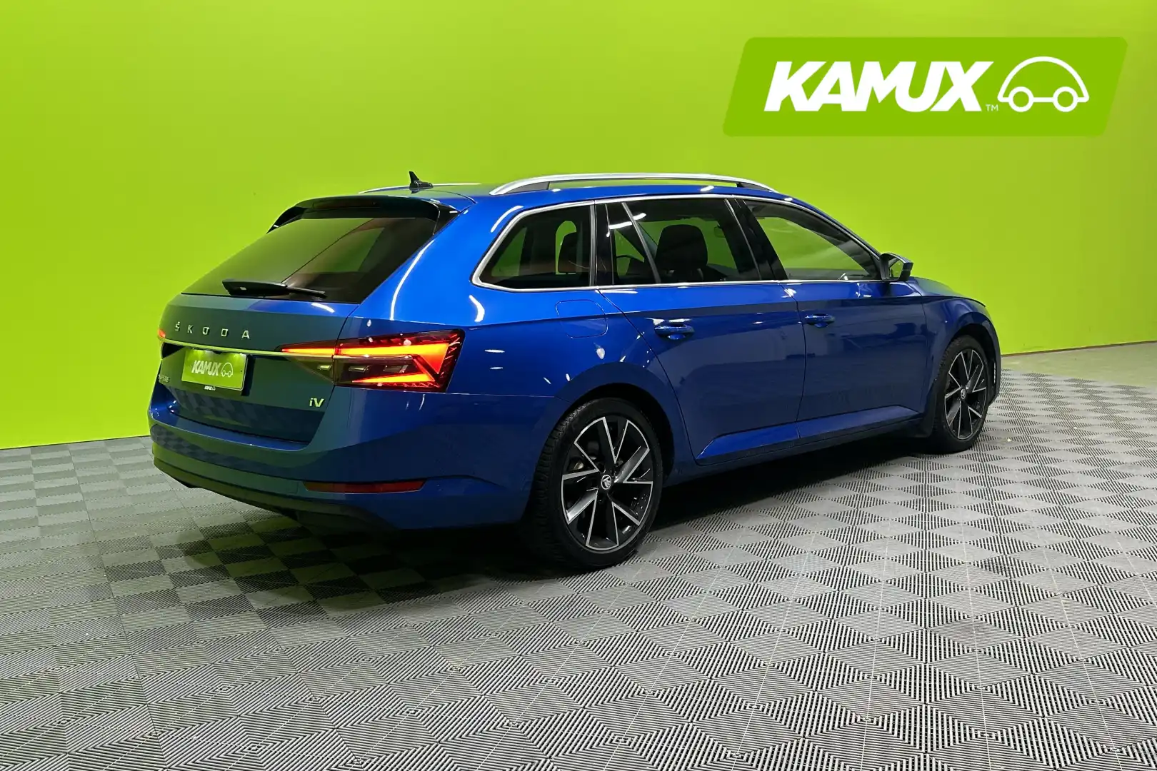 car-image
