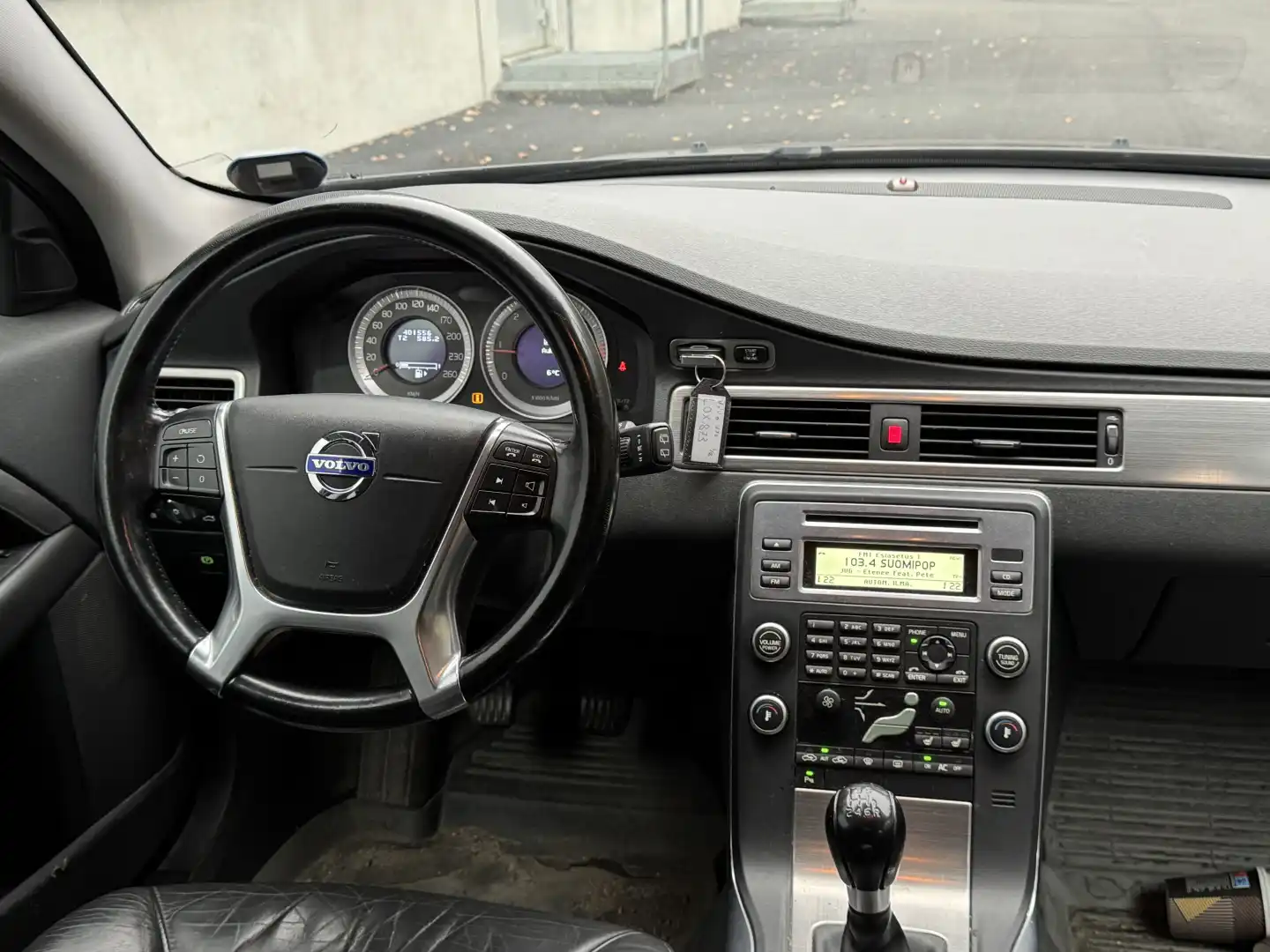 car-image