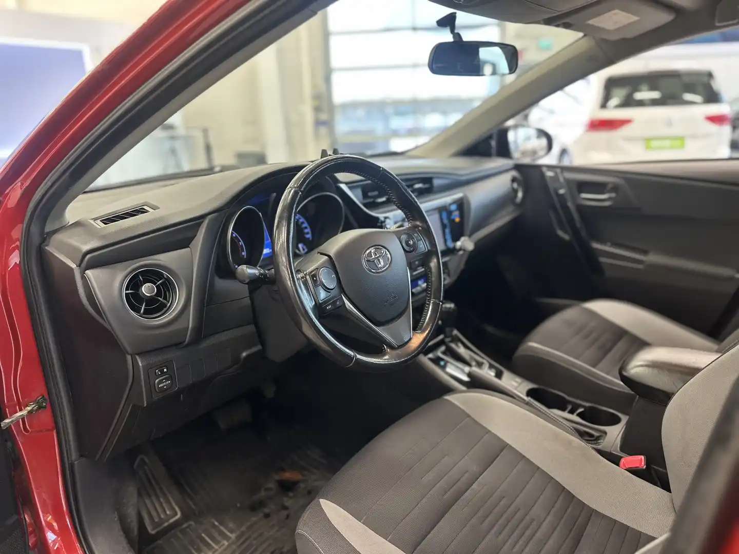car-image