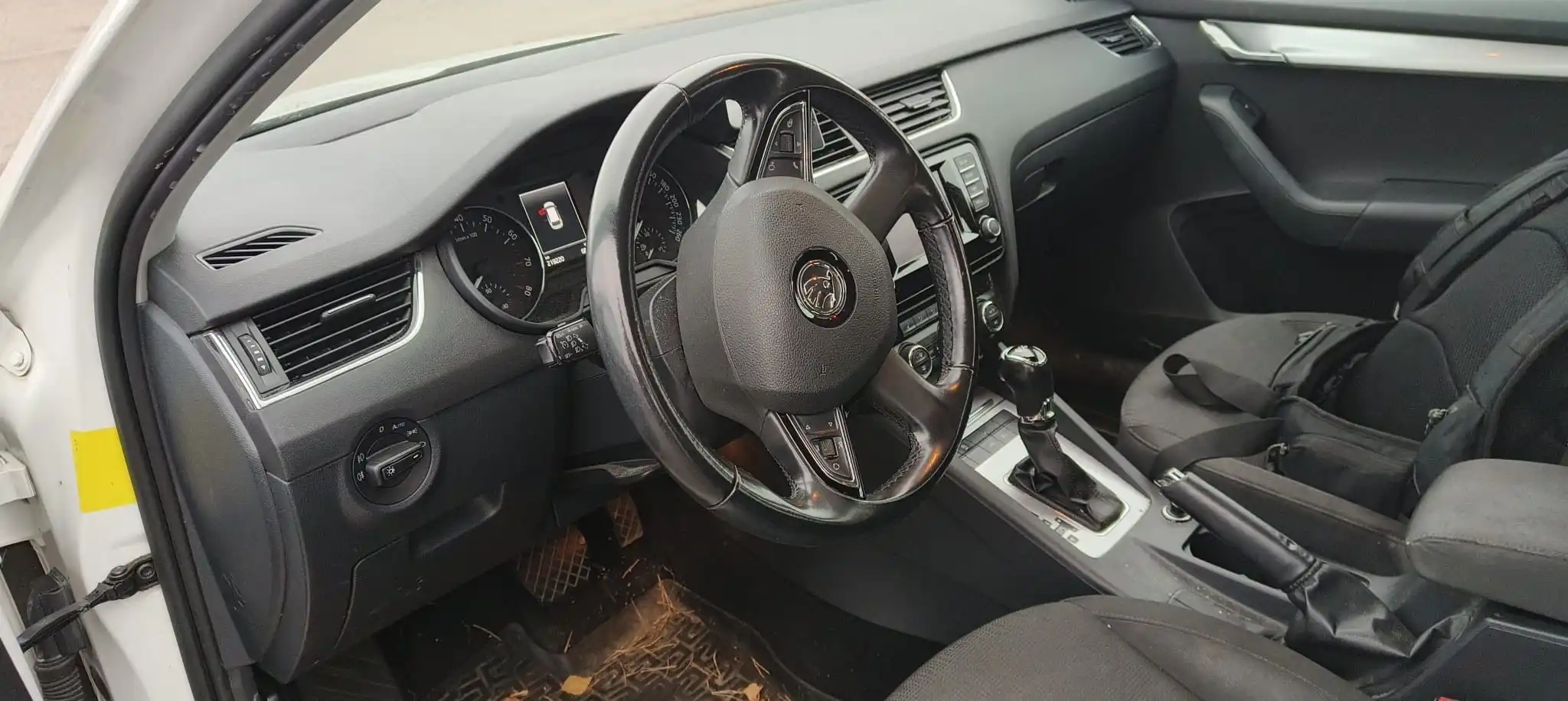 car-image