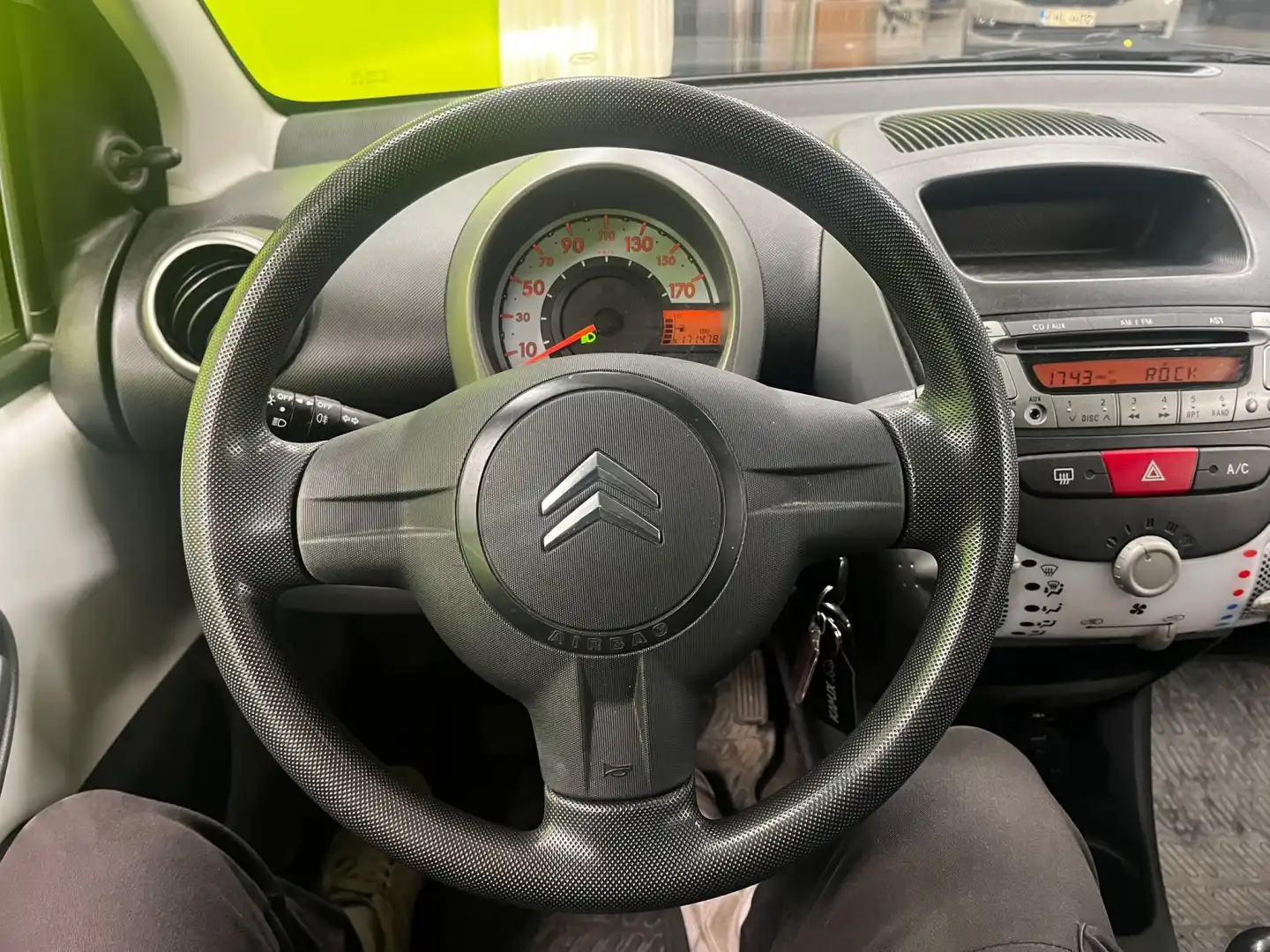 car-image