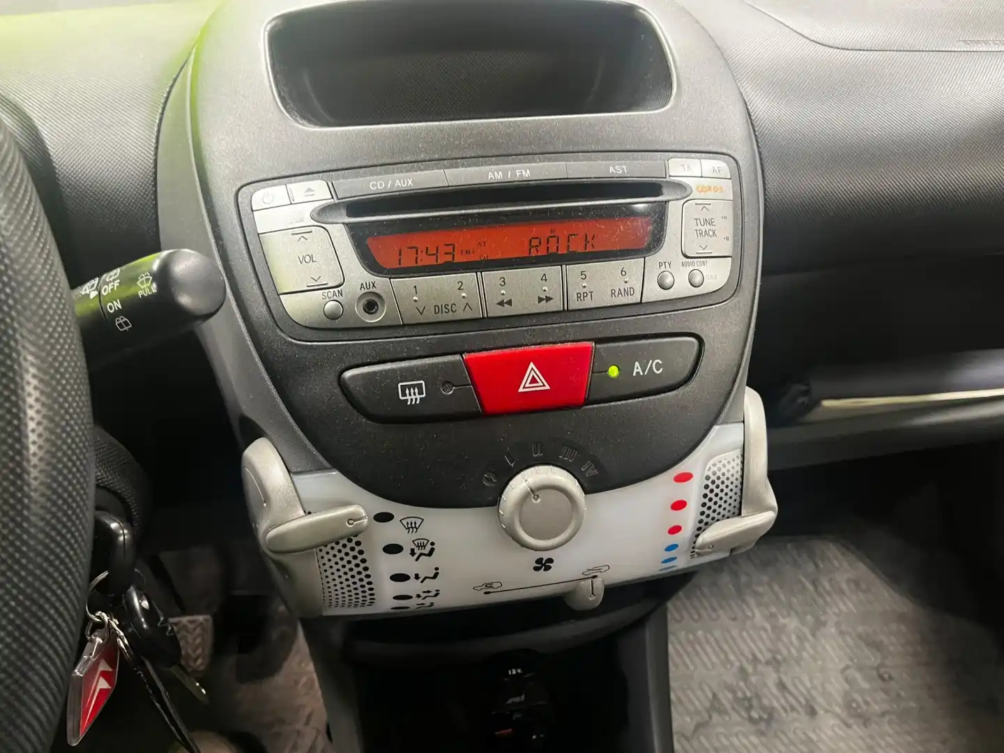 car-image