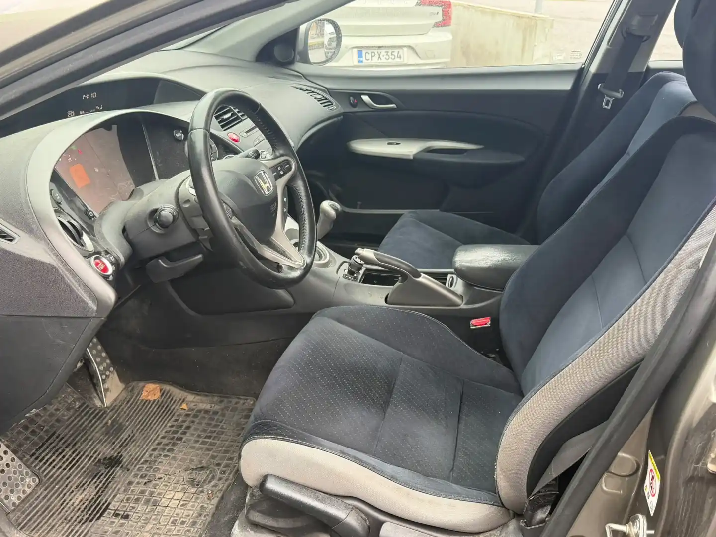 car-image