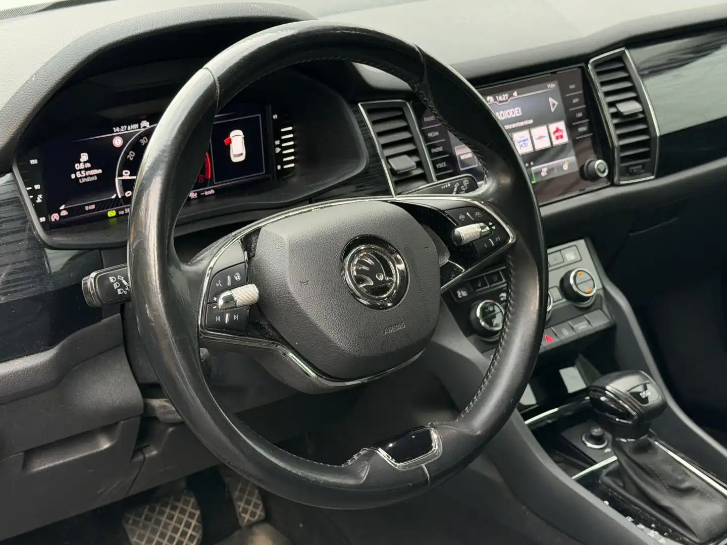 car-image