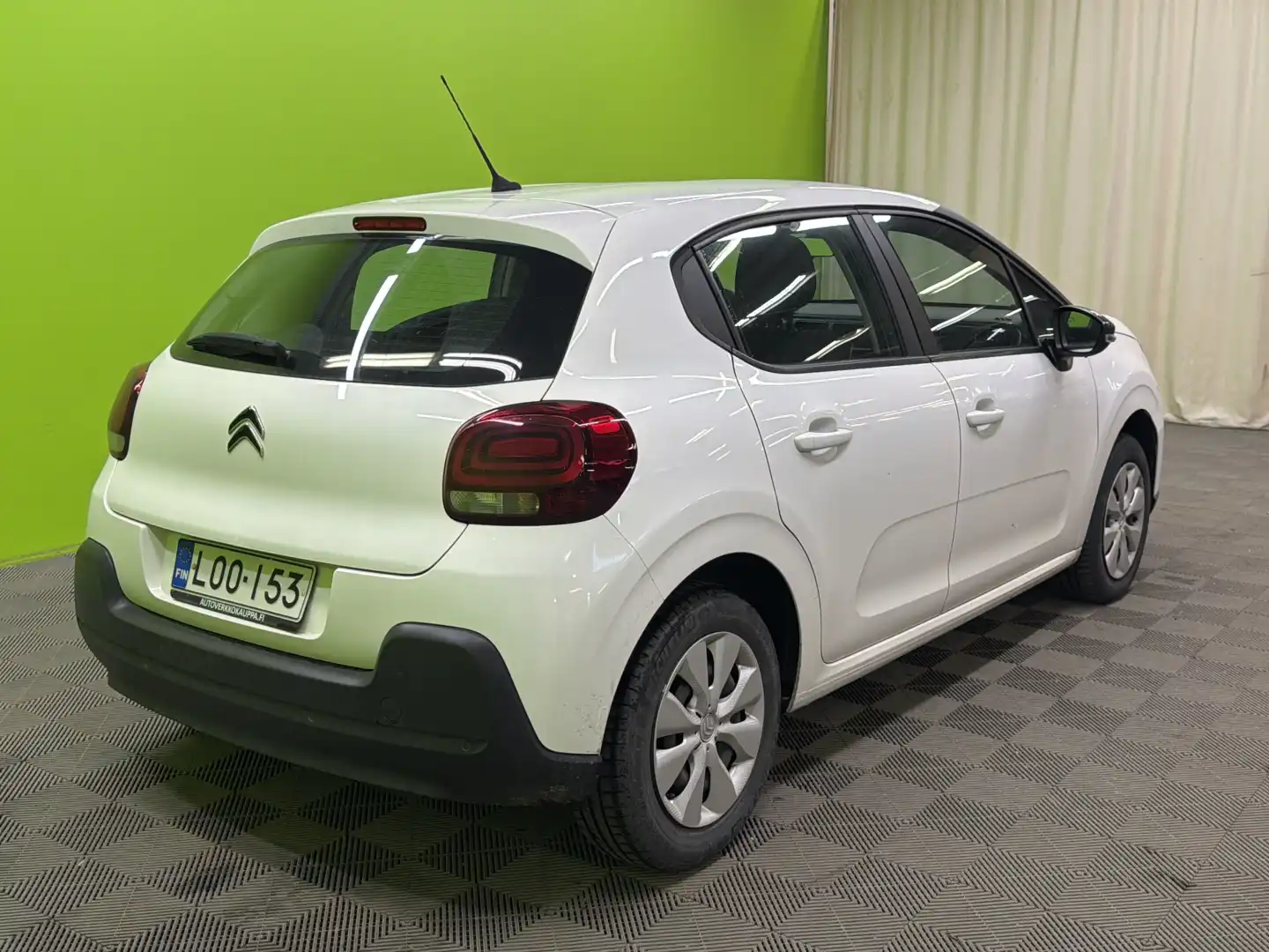car-image