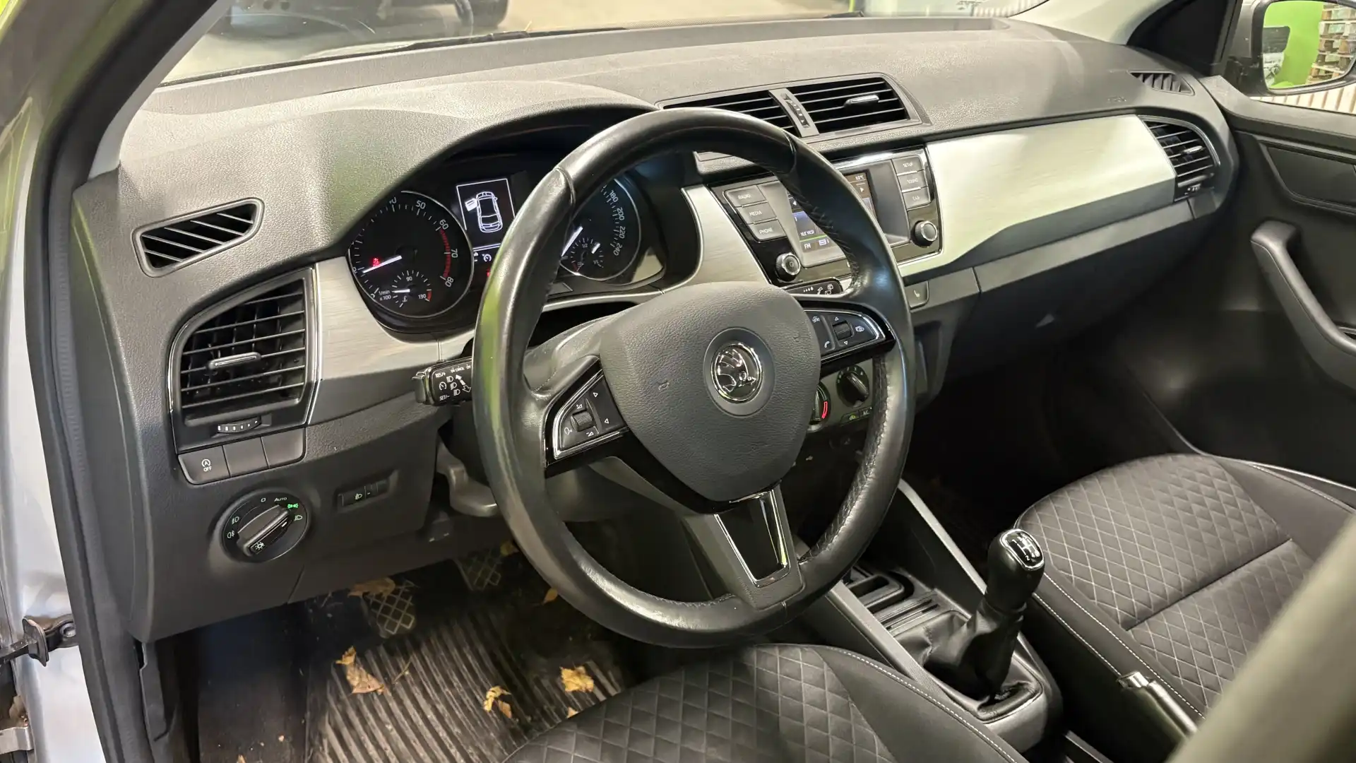 car-image