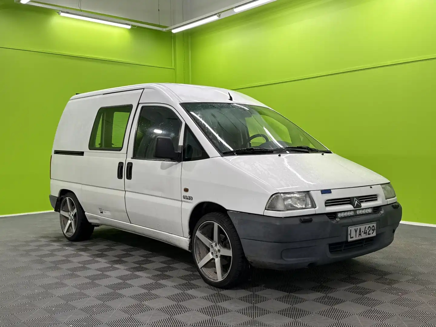 car-image