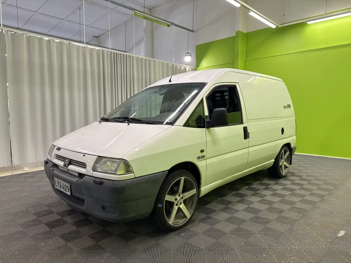 car-image