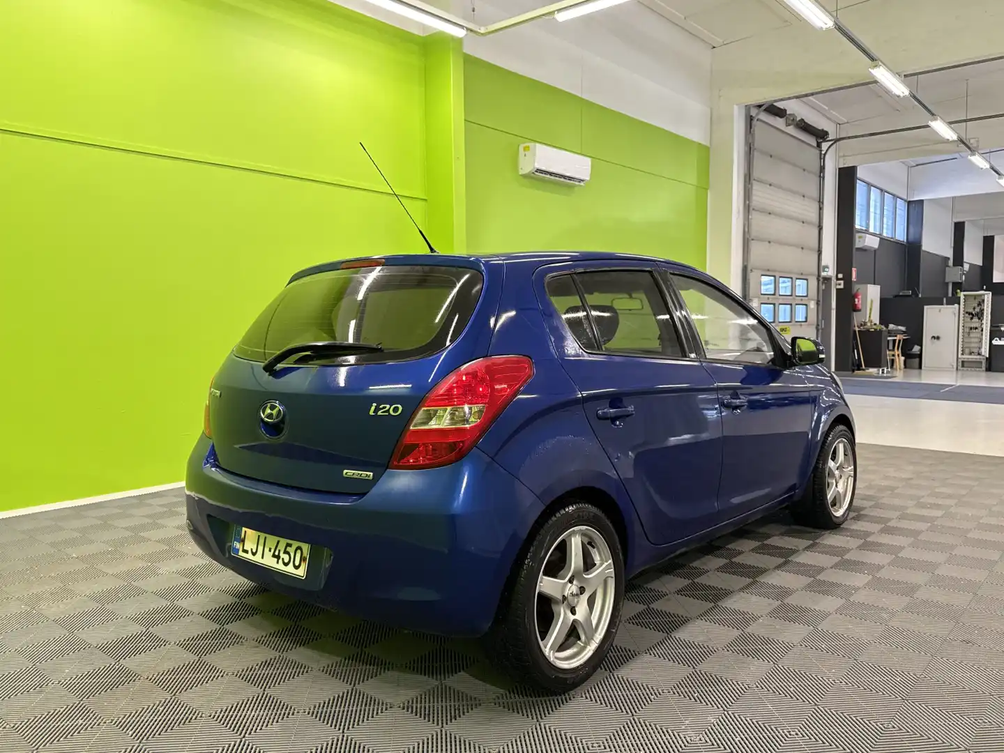 car-image