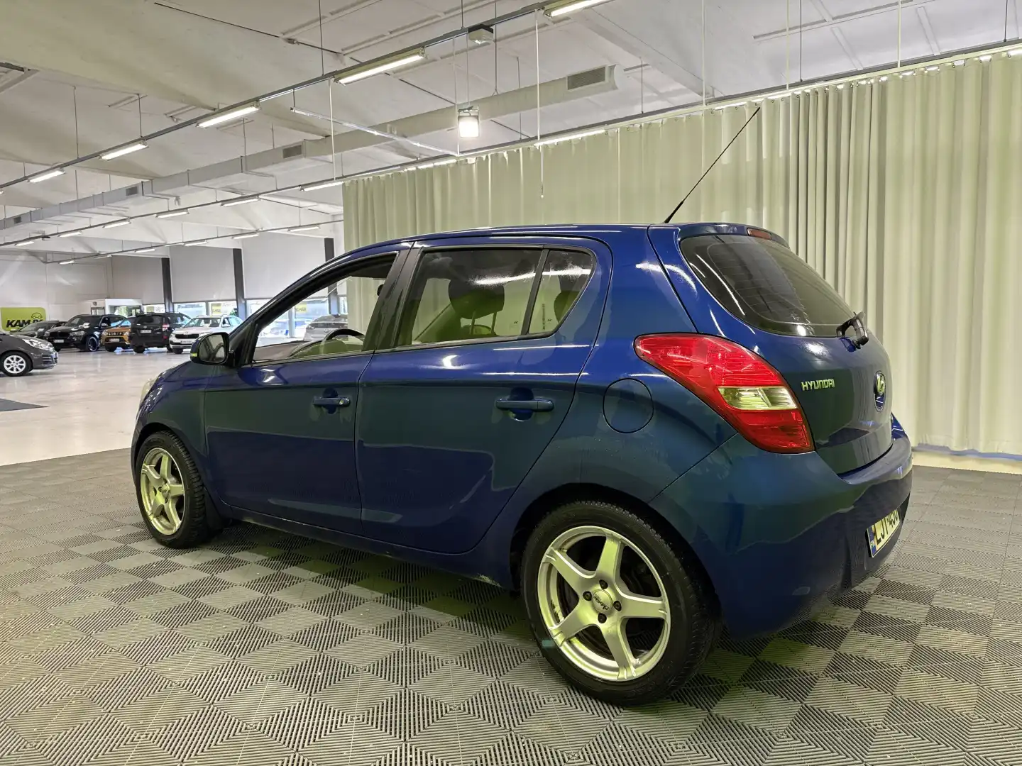car-image