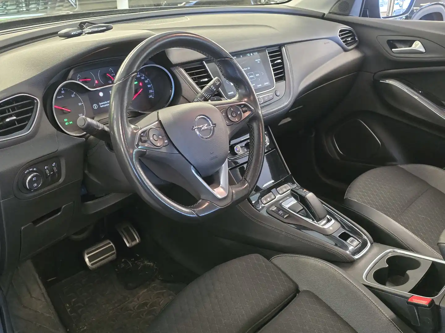 car-image