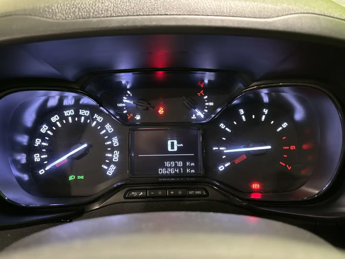 car-image