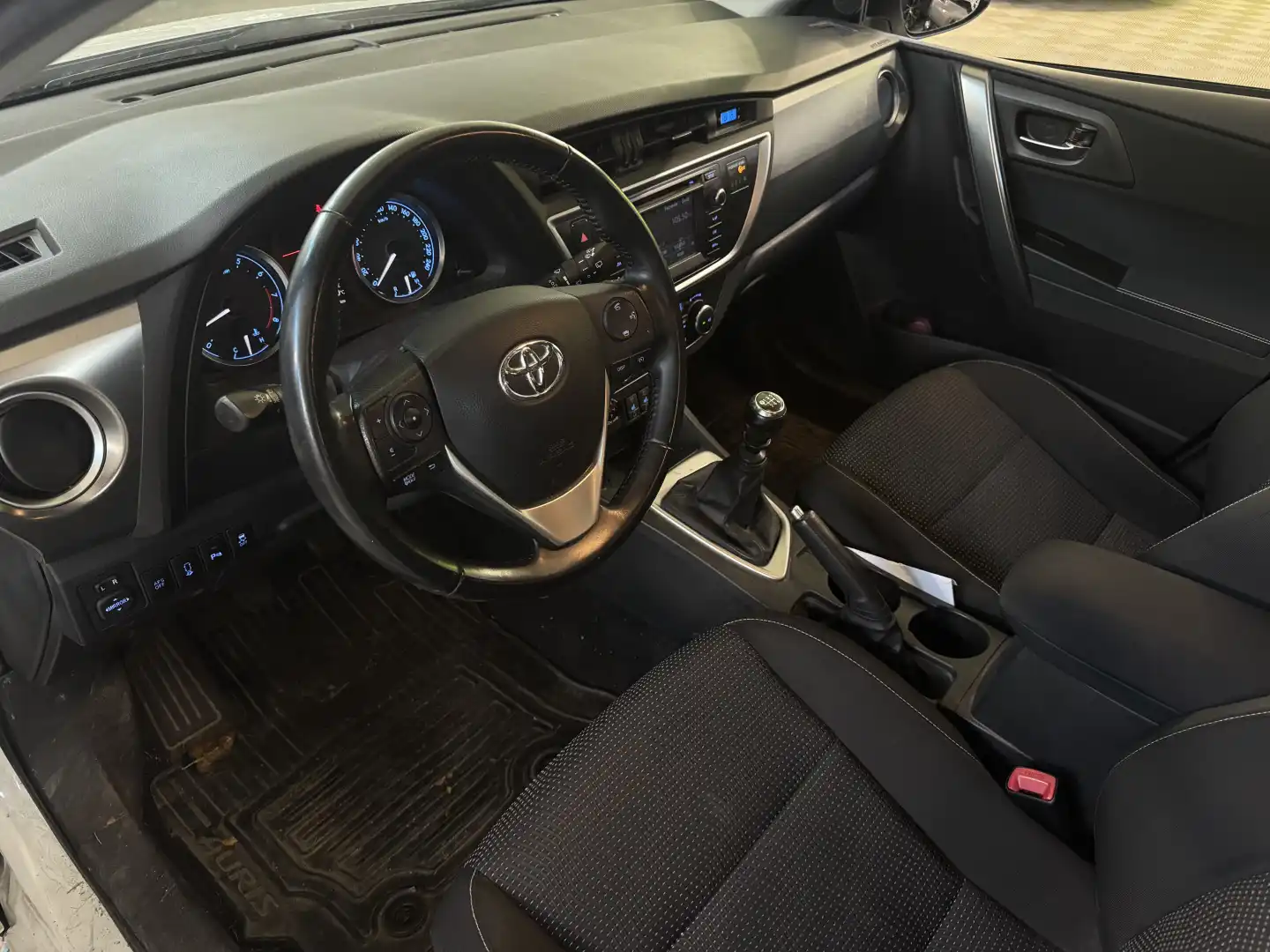 car-image