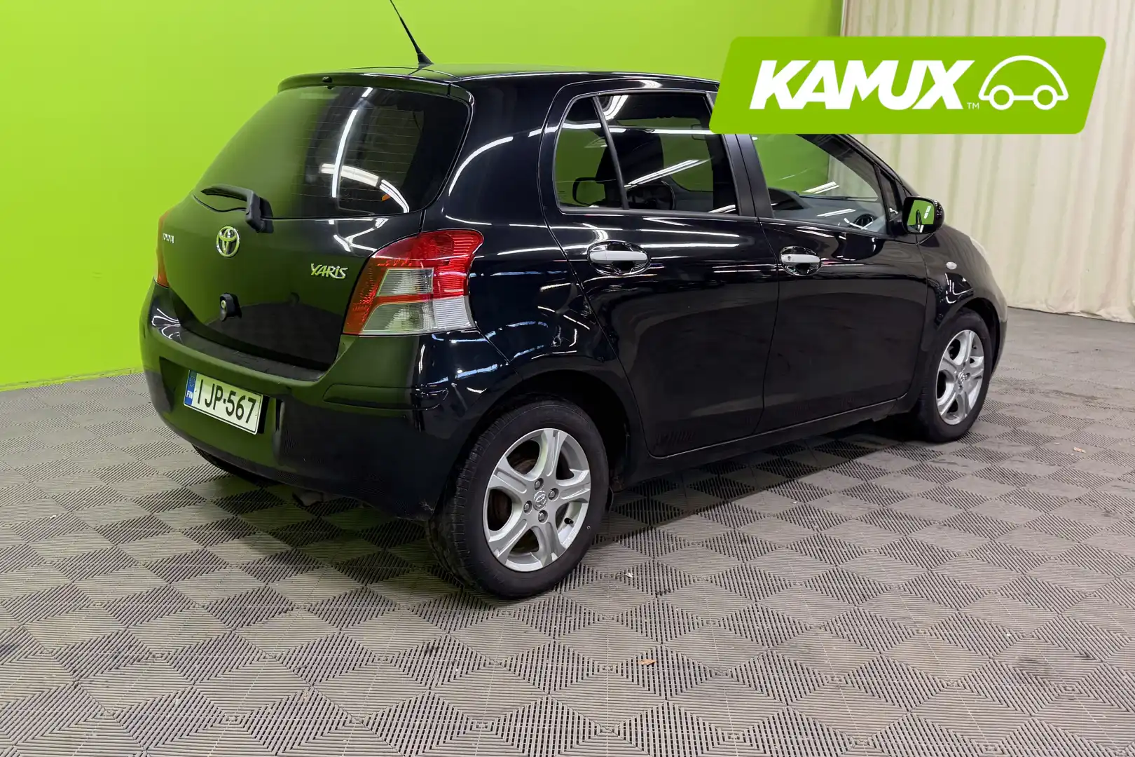 car-image