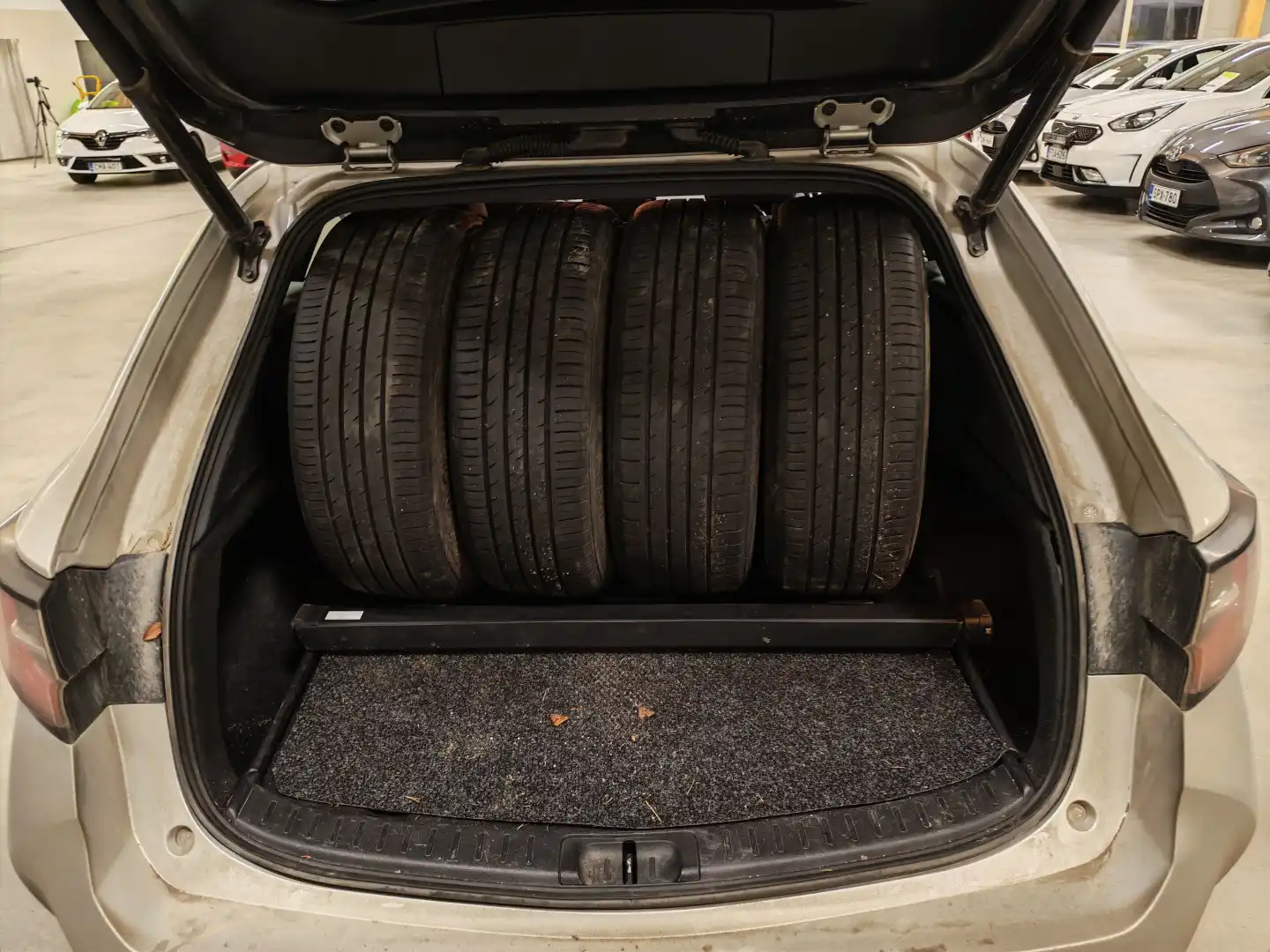 car-image