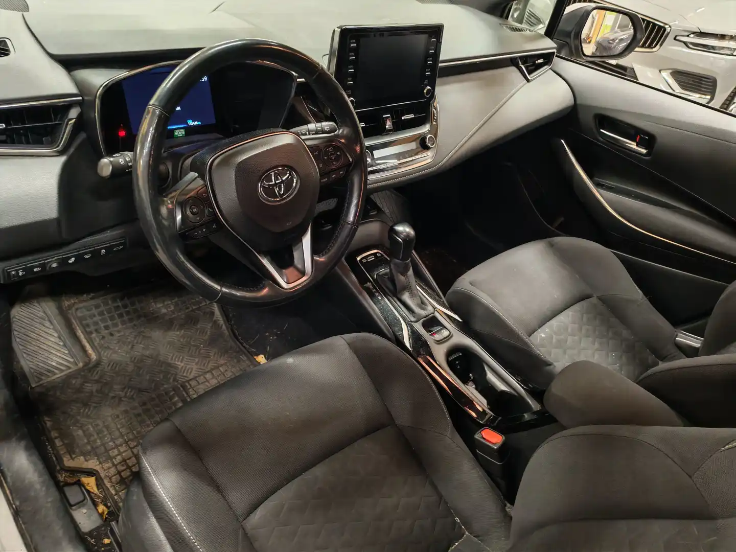 car-image