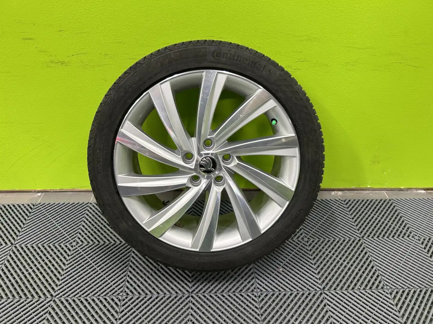 car-image