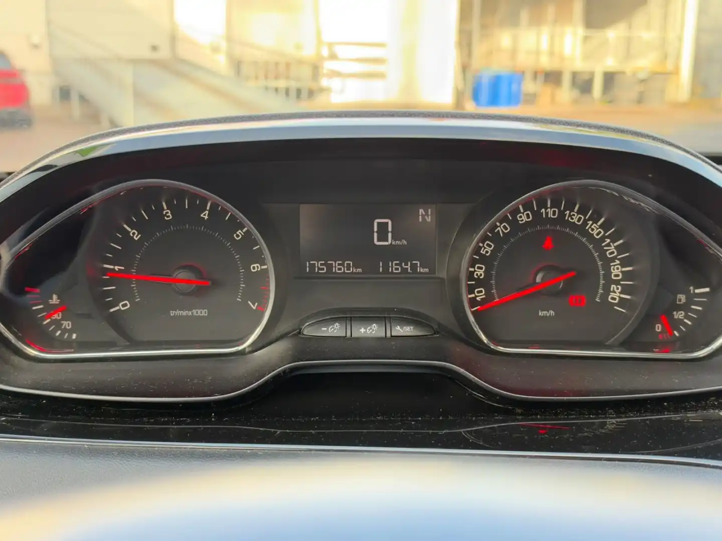 car-image