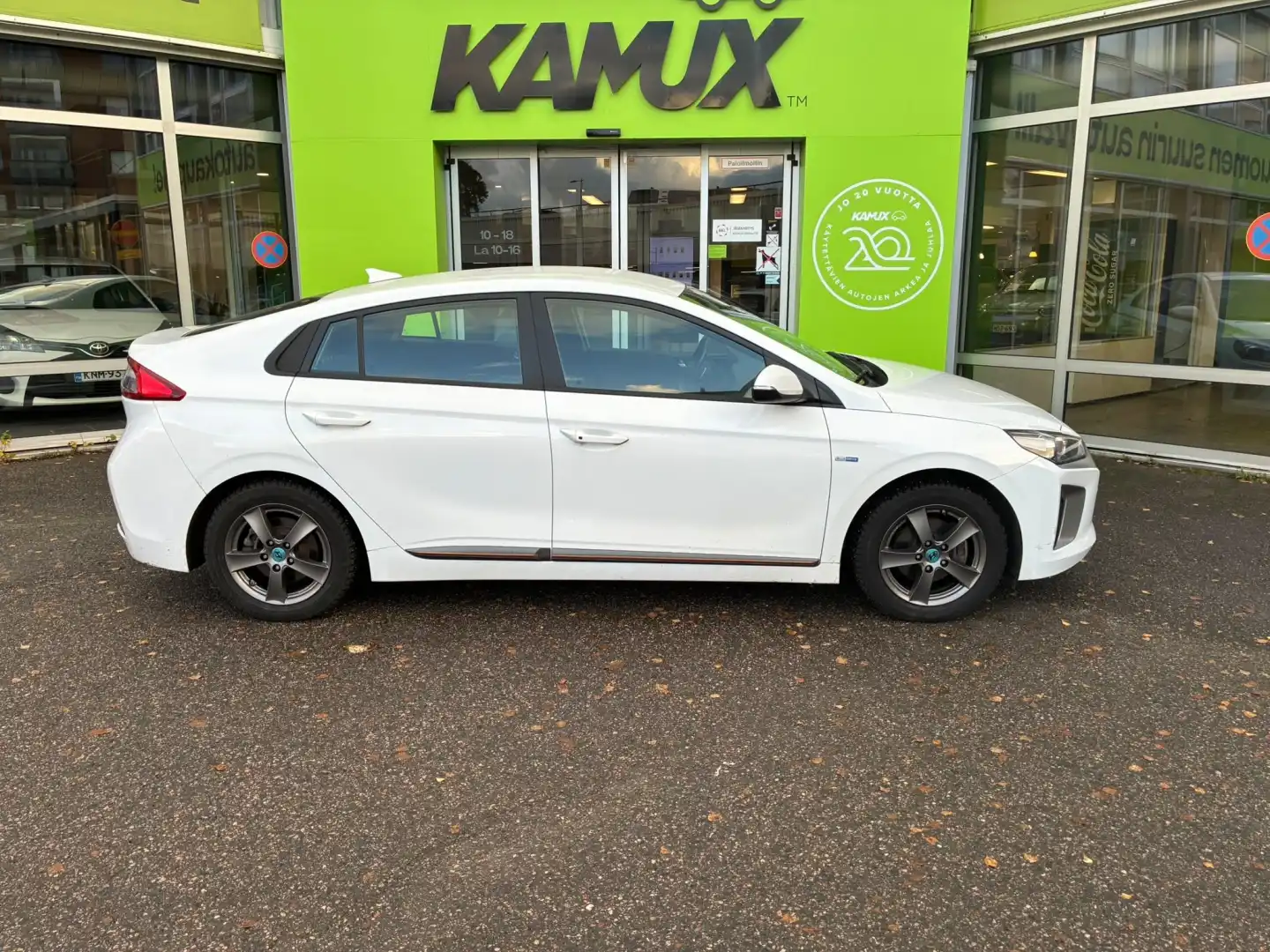 car-image