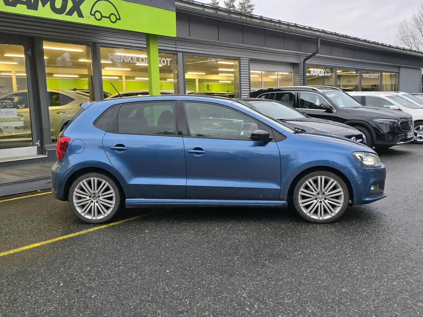car-image