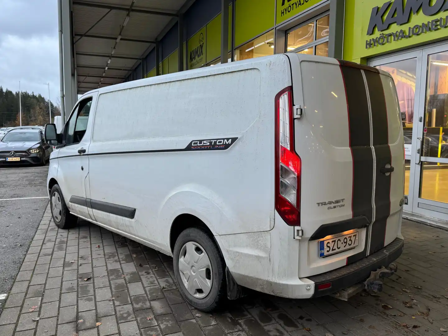 car-image
