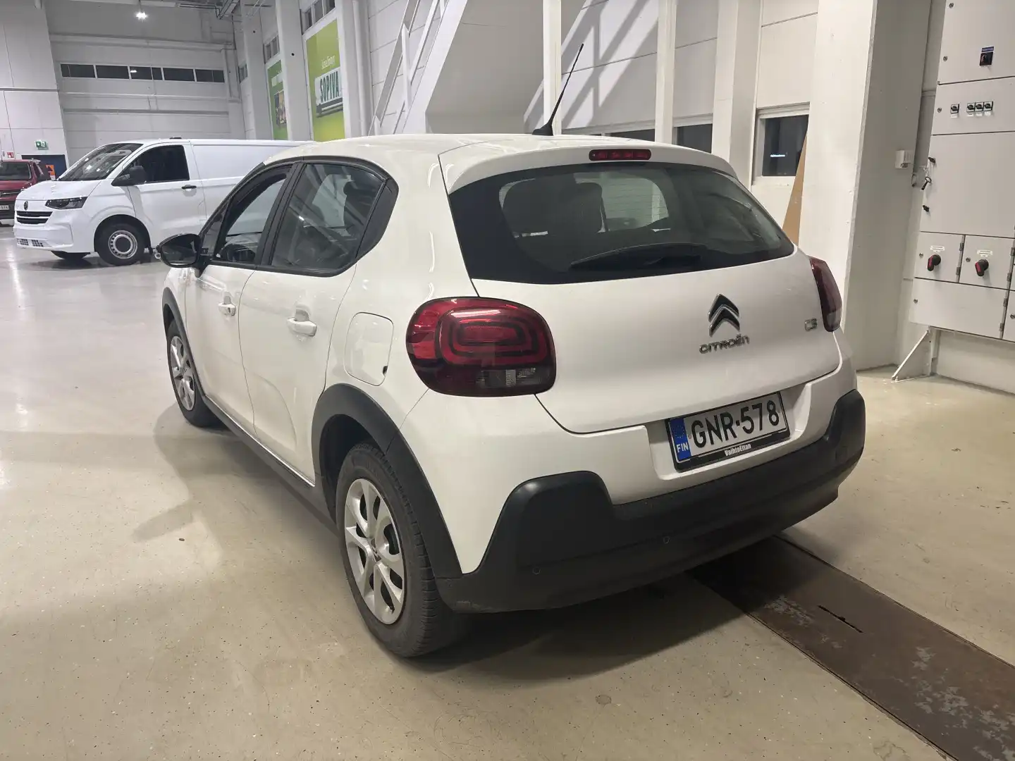 car-image