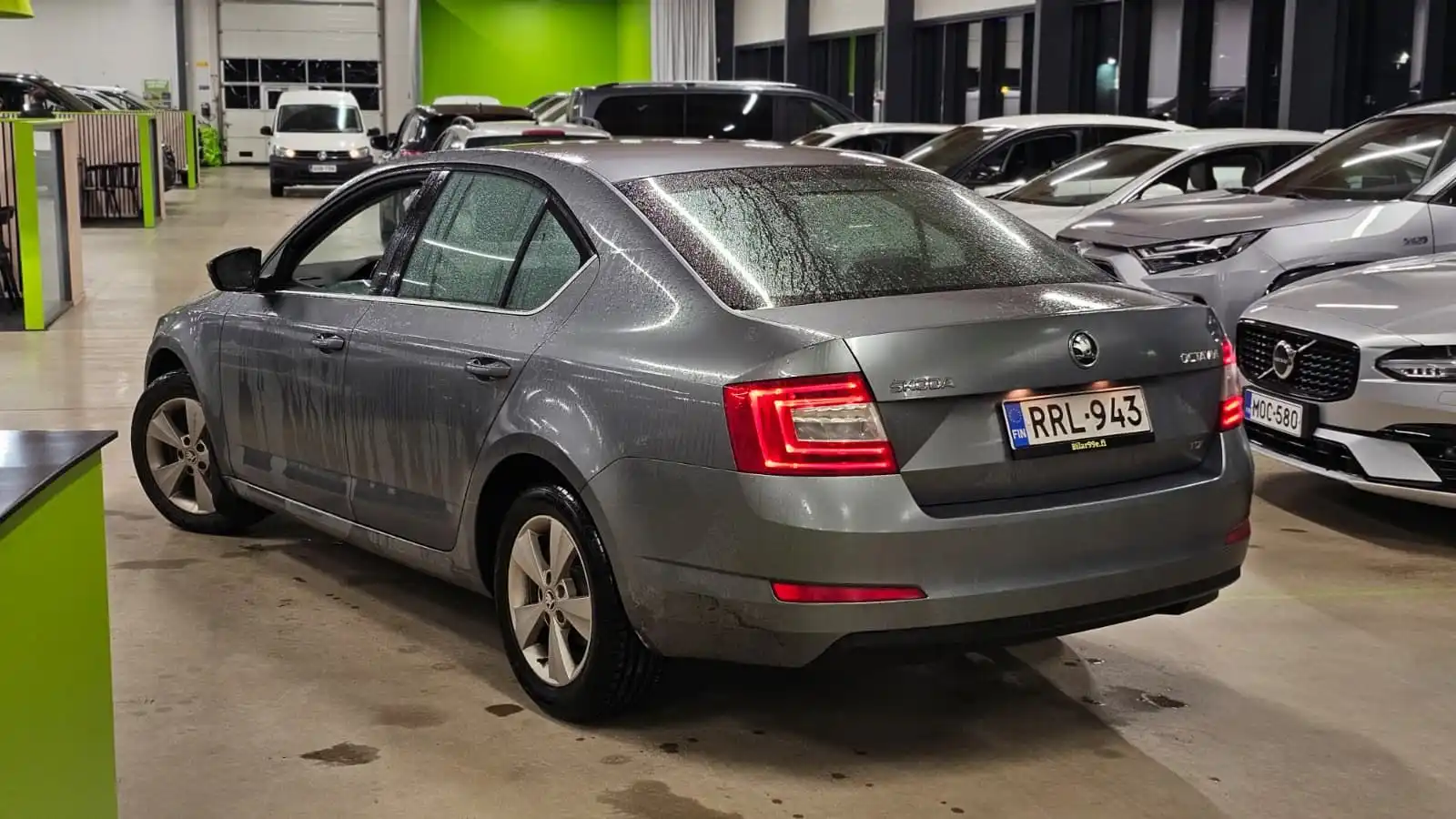 car-image
