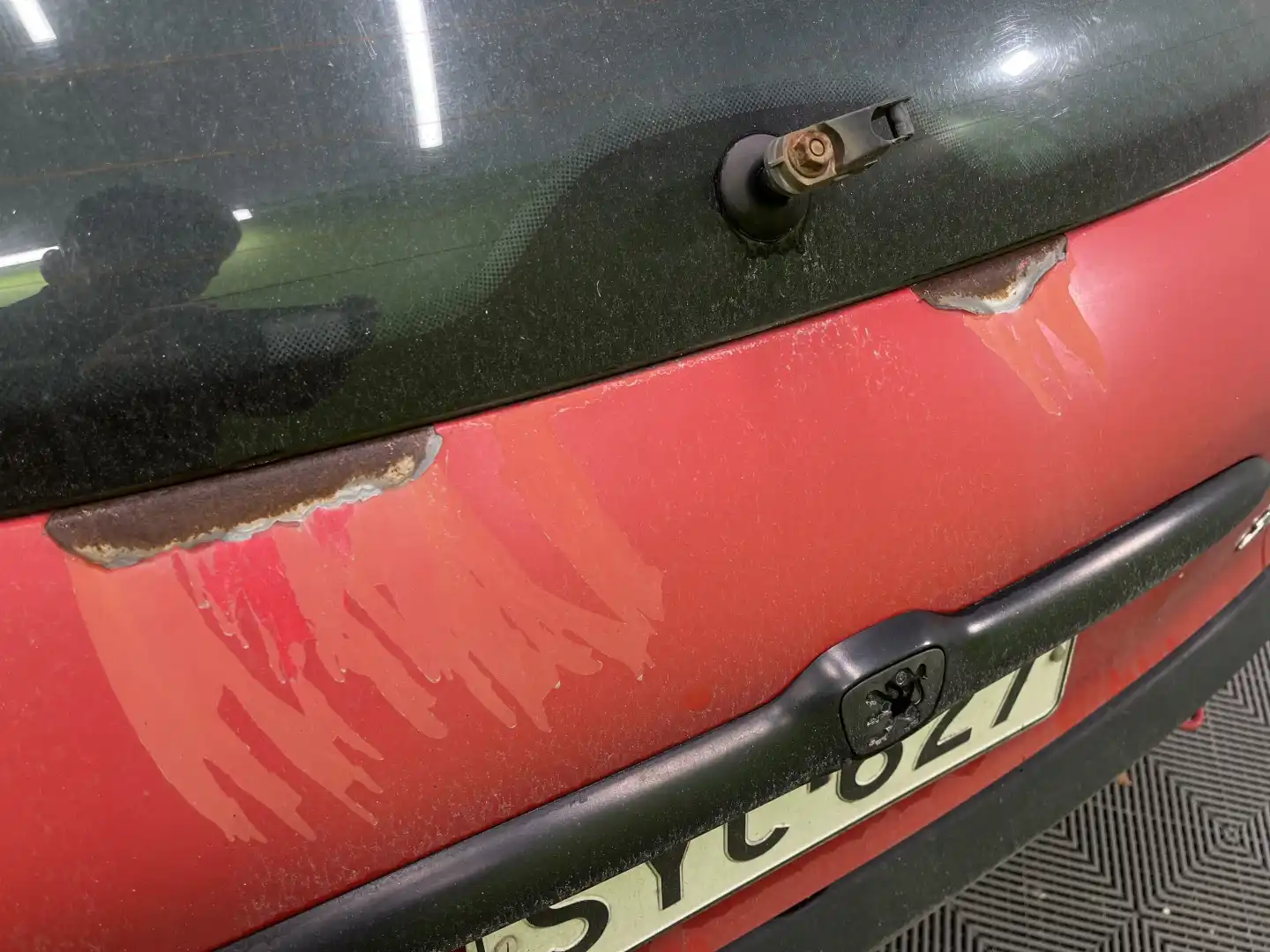 car-image