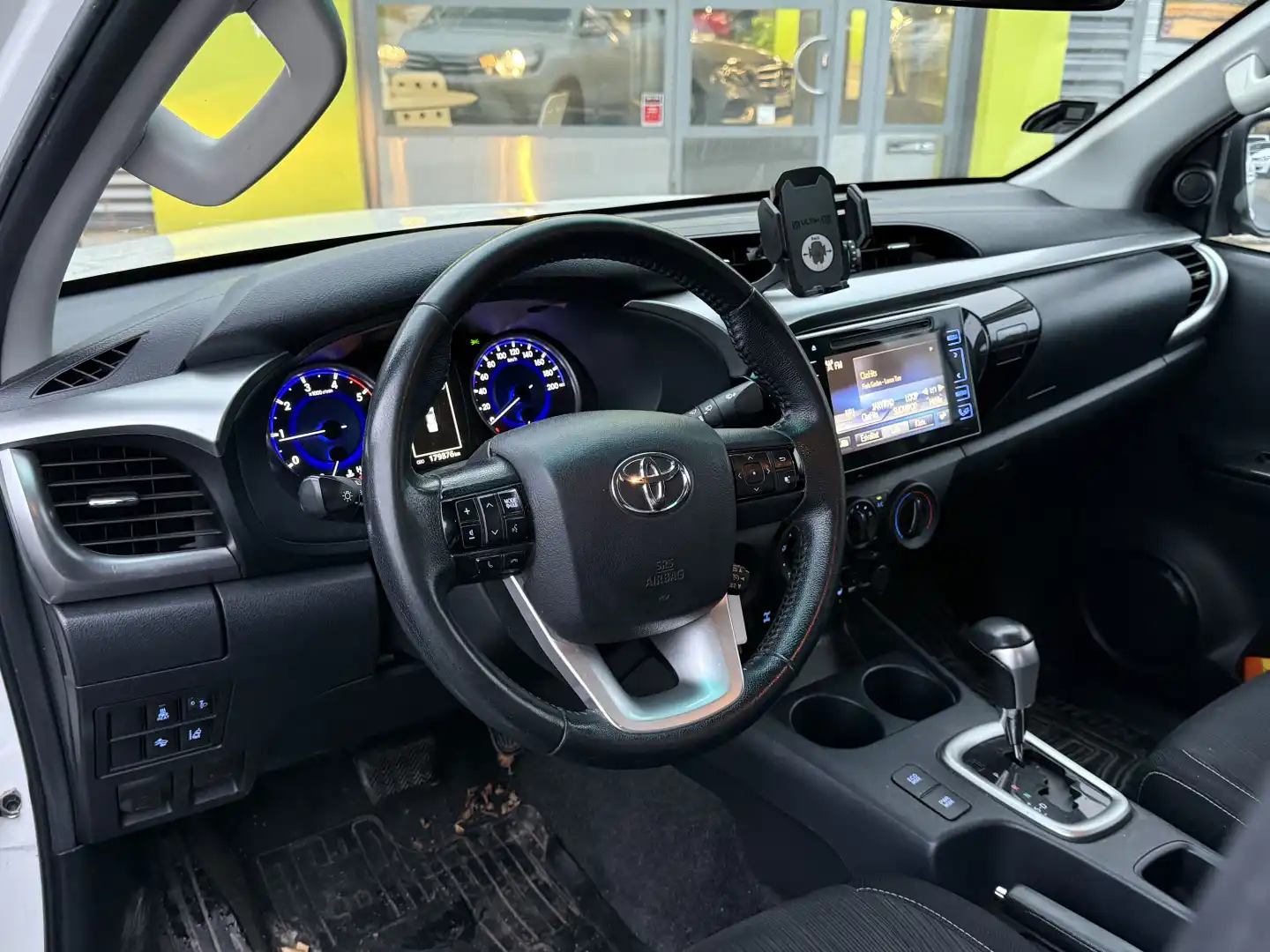 car-image