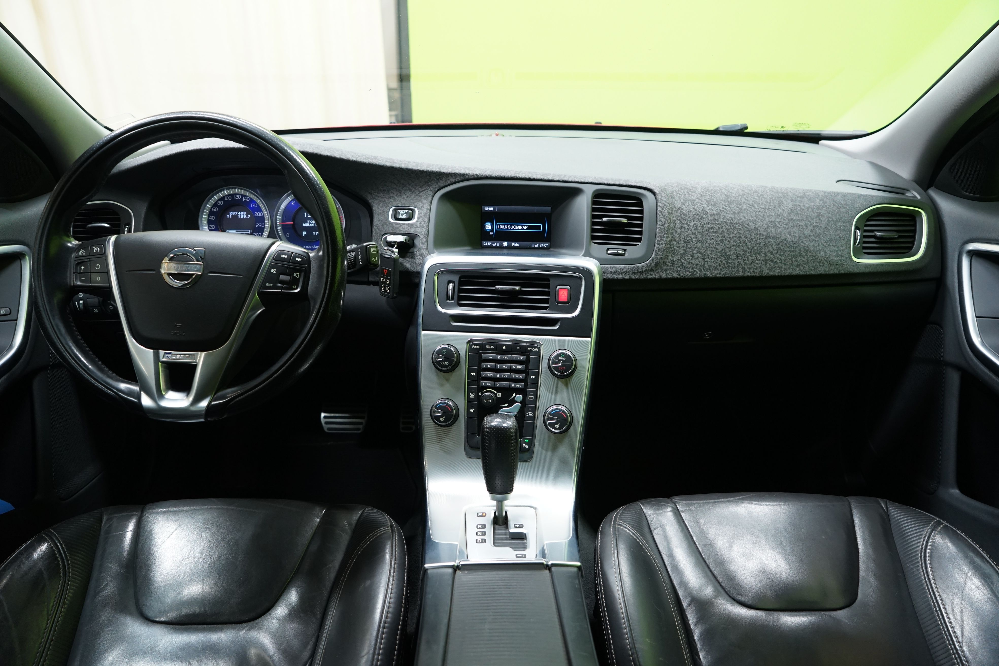 Volvo V60 D5 AWD R-Design aut 2012, kuva 6/24
