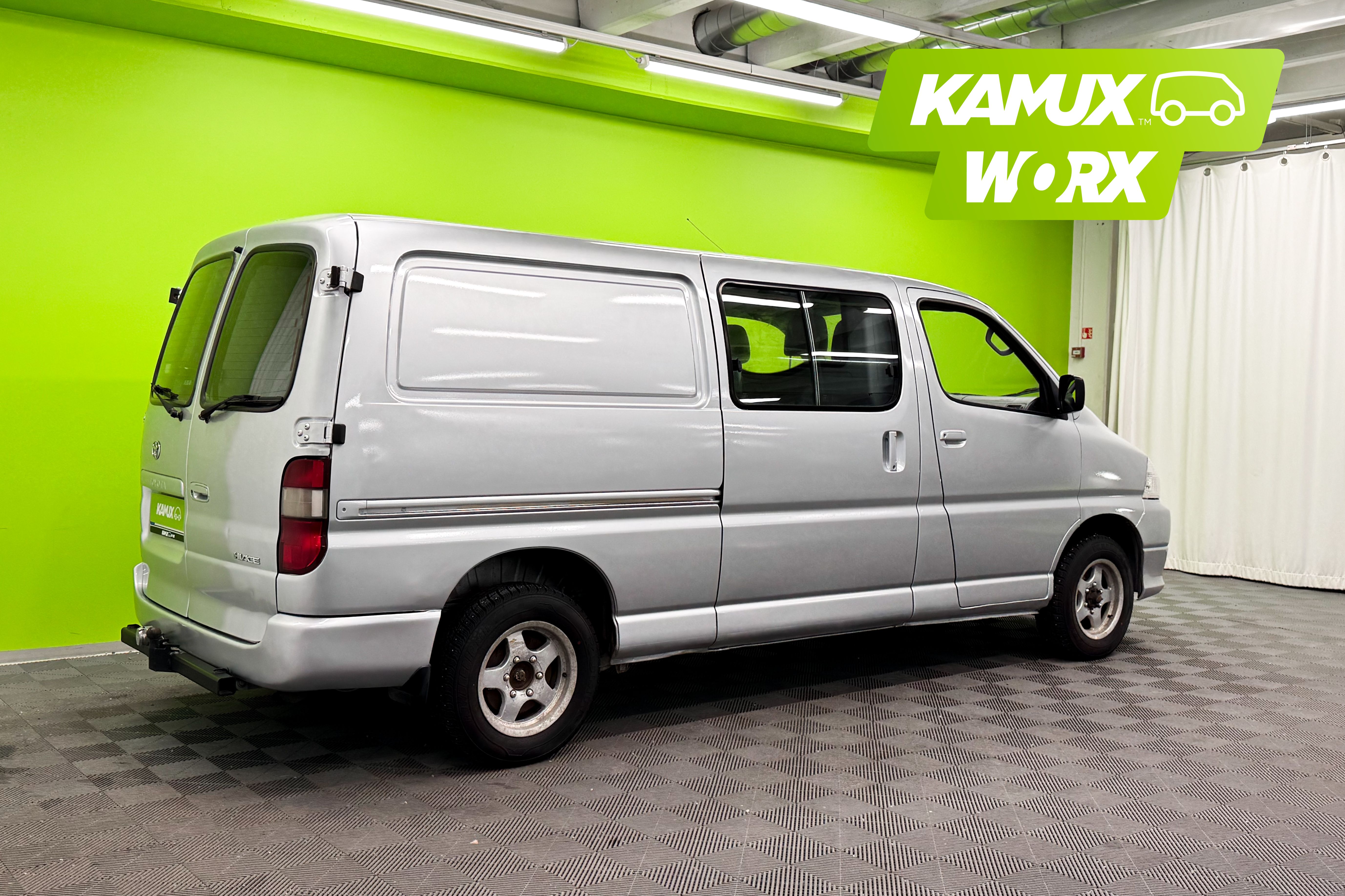 Toyota Hiace 2,5 D-4D 117 5ov pitkä 4WD 2007, kuva 3/14