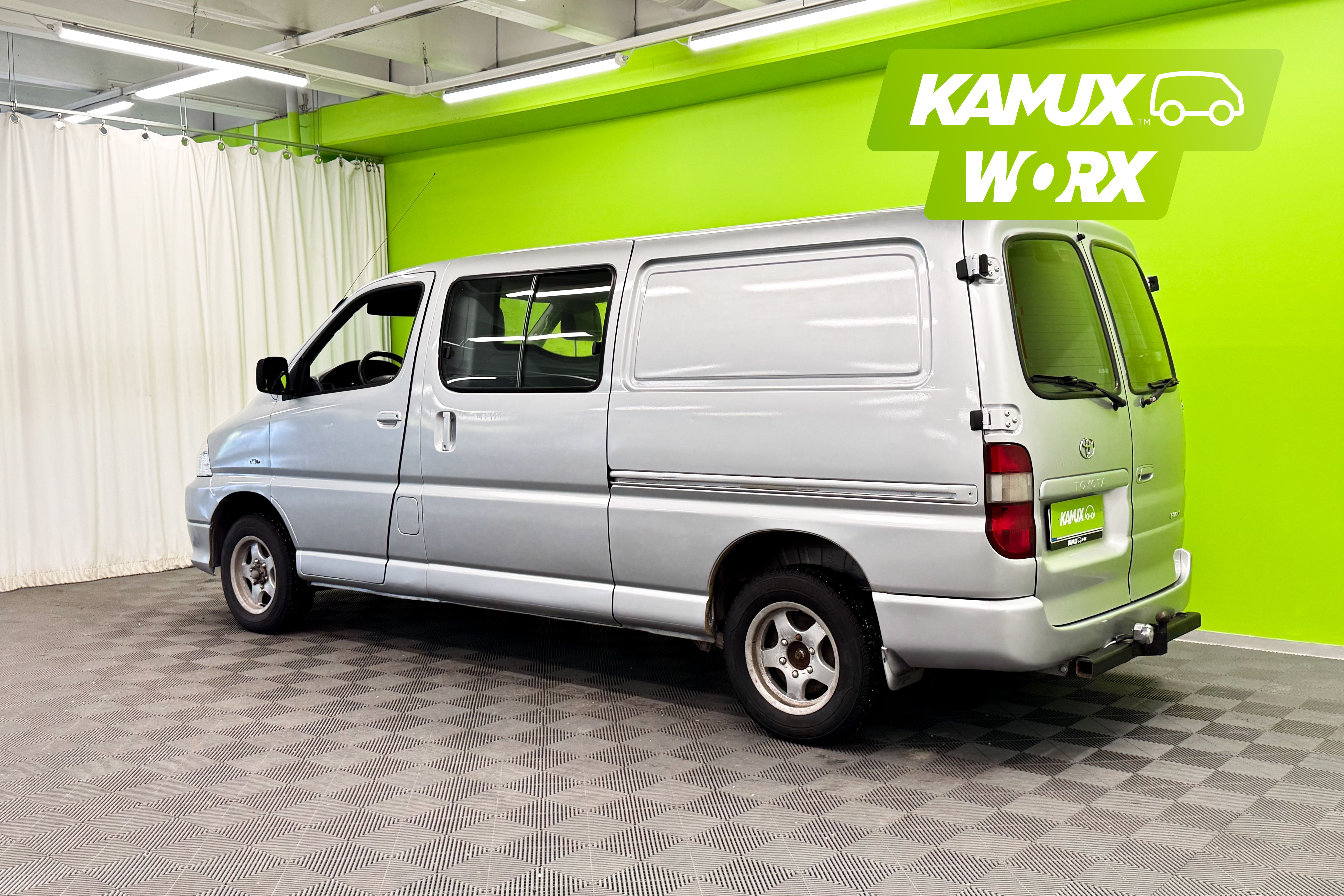 Toyota Hiace 2,5 D-4D 117 5ov pitkä 4WD 2007, kuva 4/14
