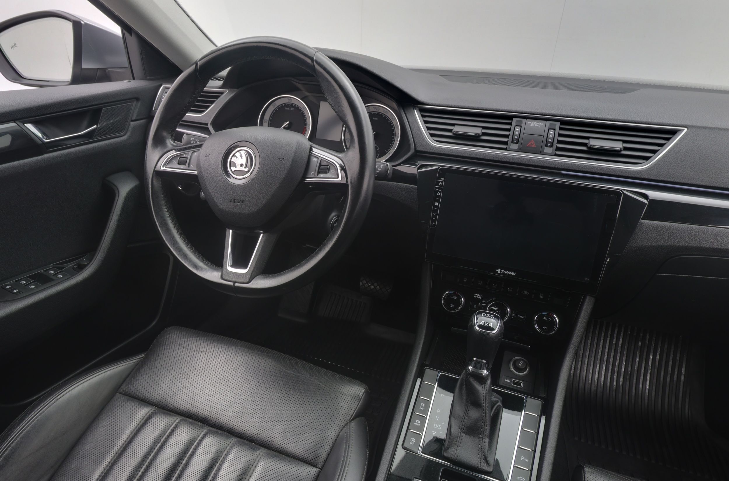 Skoda Superb 2018, photo 7/34