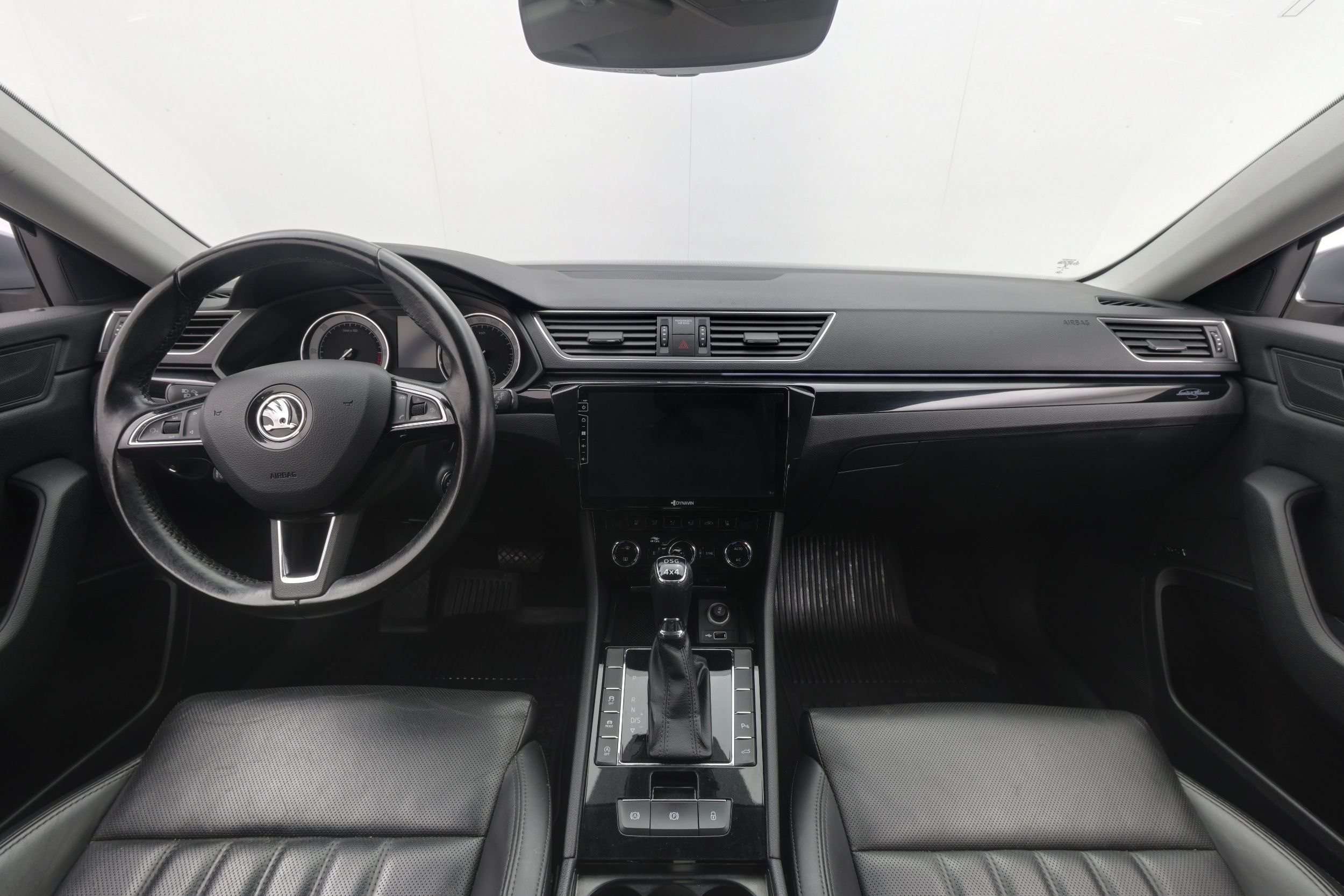 Skoda Superb 2018, photo 6/34