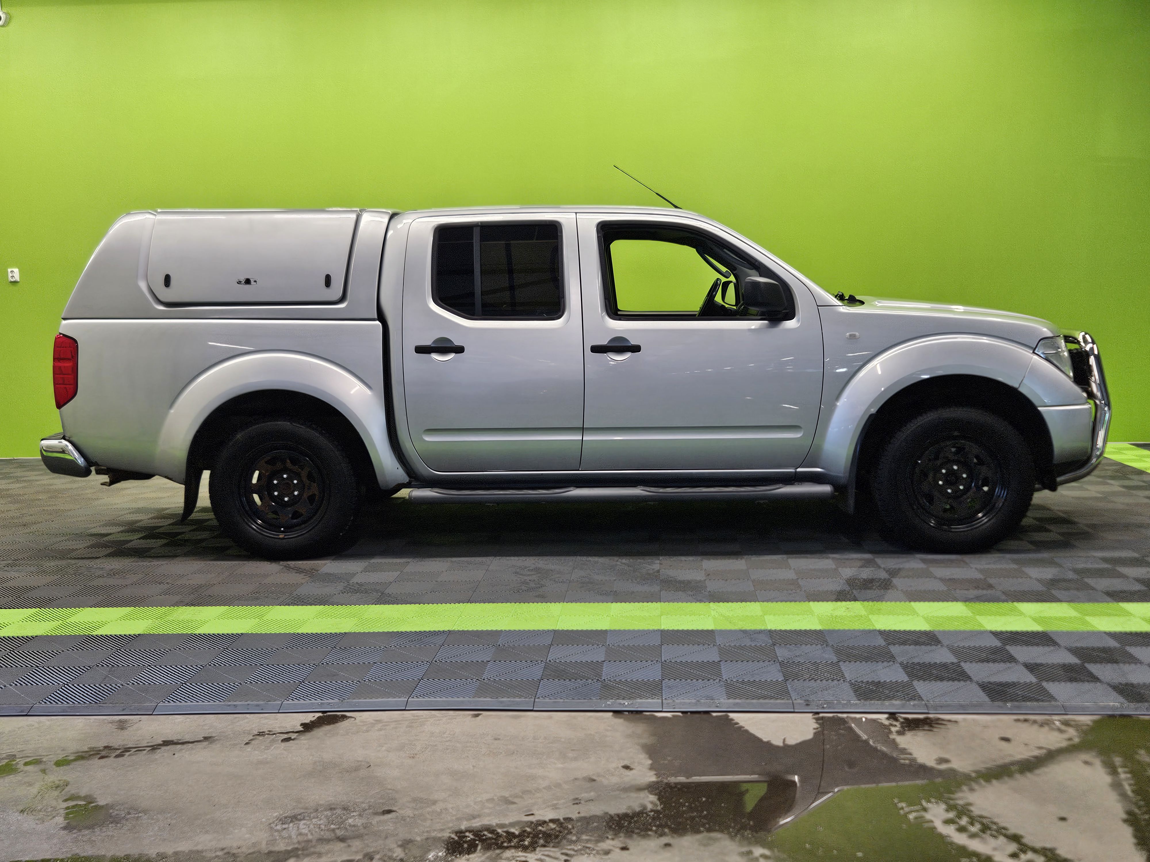 Nissan Navara 2007, kuva 2/15