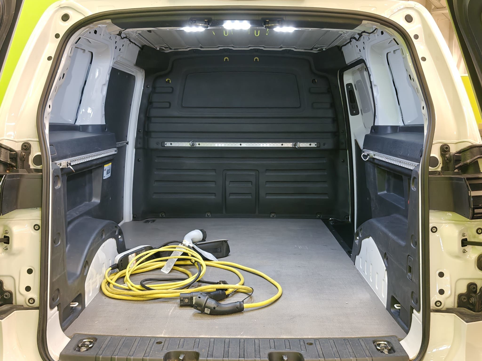 Volkswagen ID. Buzz Cargo 150KW 77KWH 2023, kuva 4/19