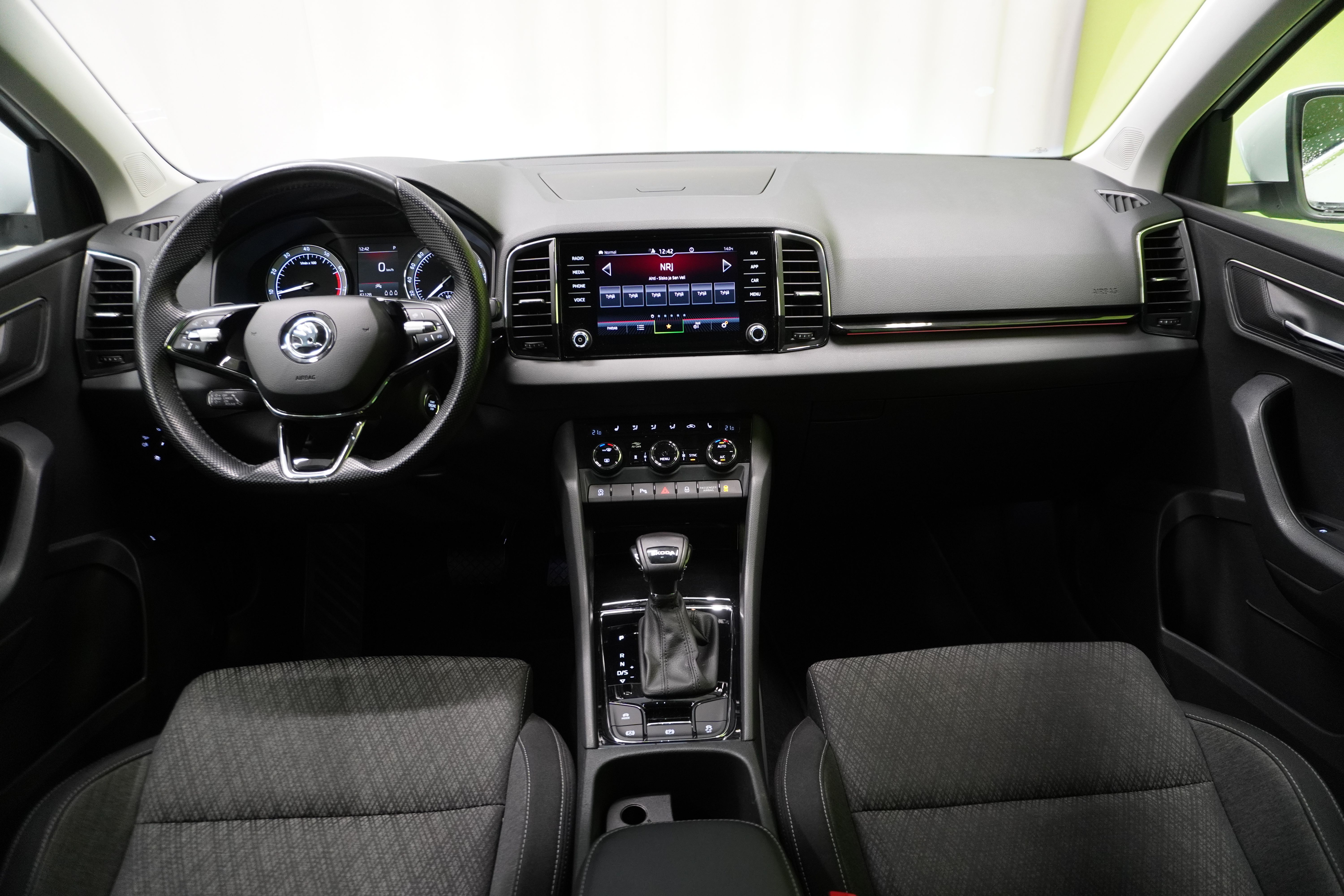 Skoda Karoq 1.5 TSI Style DSG Autom 2023, kuva 6/21