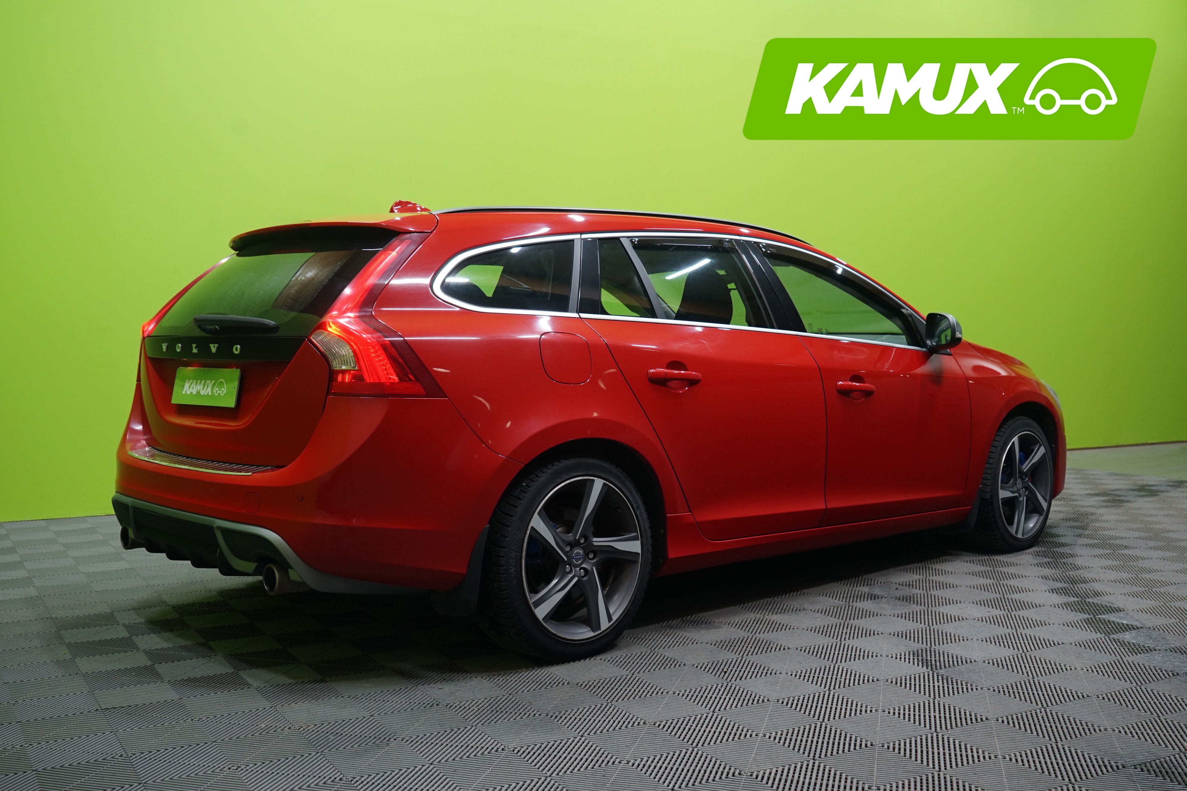 Volvo V60 D5 AWD R-Design aut 2012, kuva 3/24