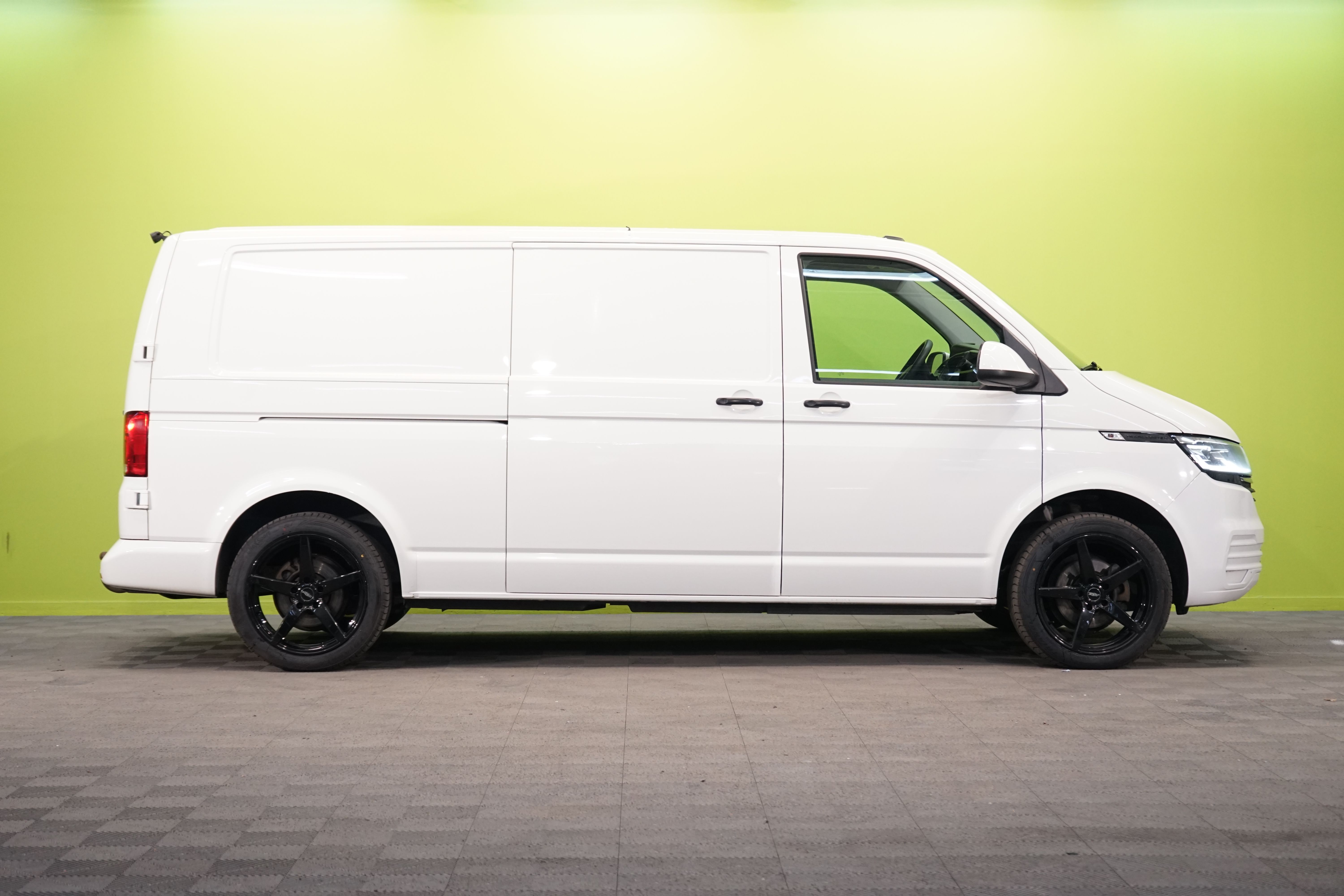 Volkswagen Transporter 2021, kuva 4/16