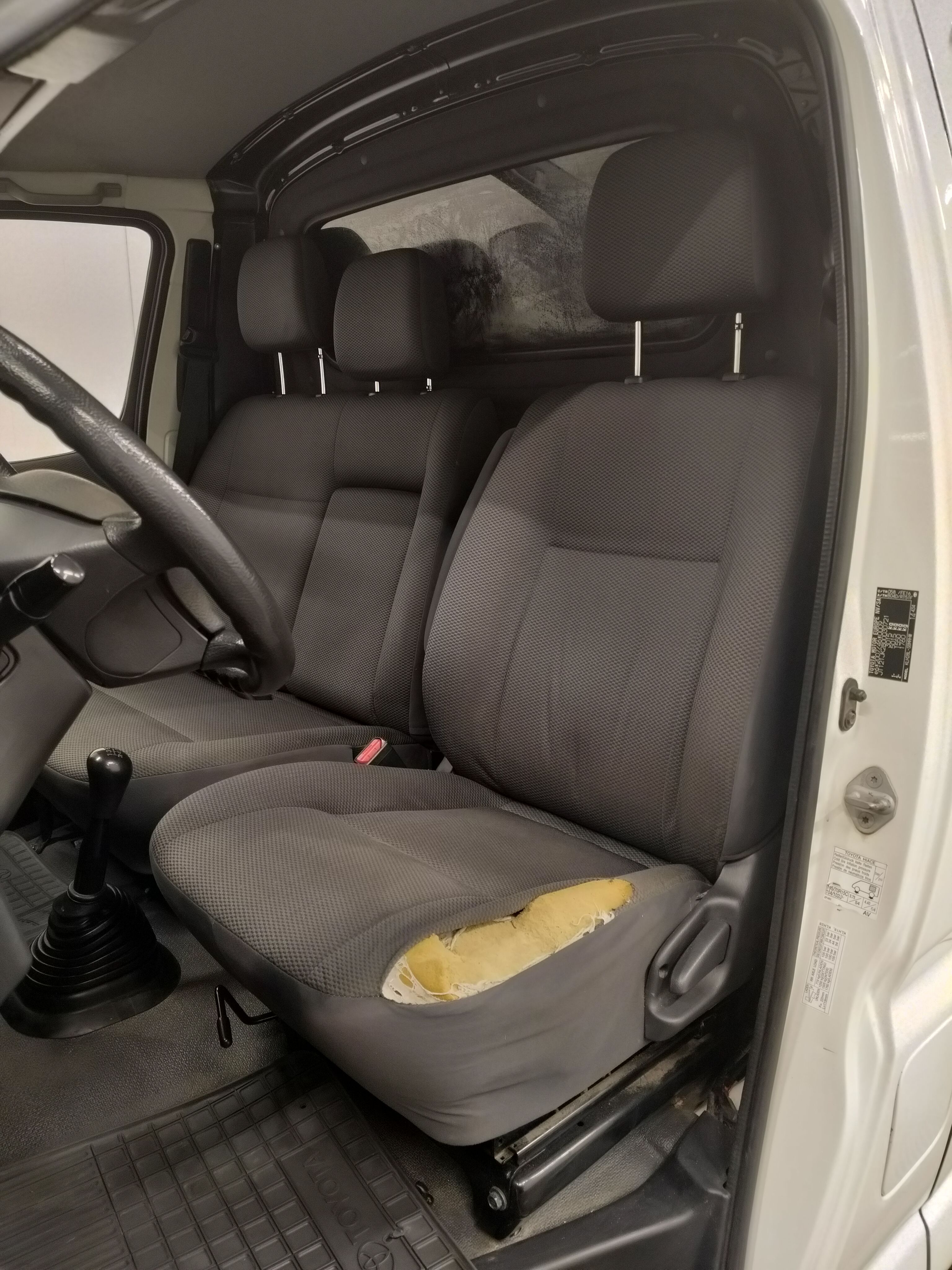 Toyota Hiace 2,5 D-4D 4WD 117 5ov pitkä 2011, kuva 6/17